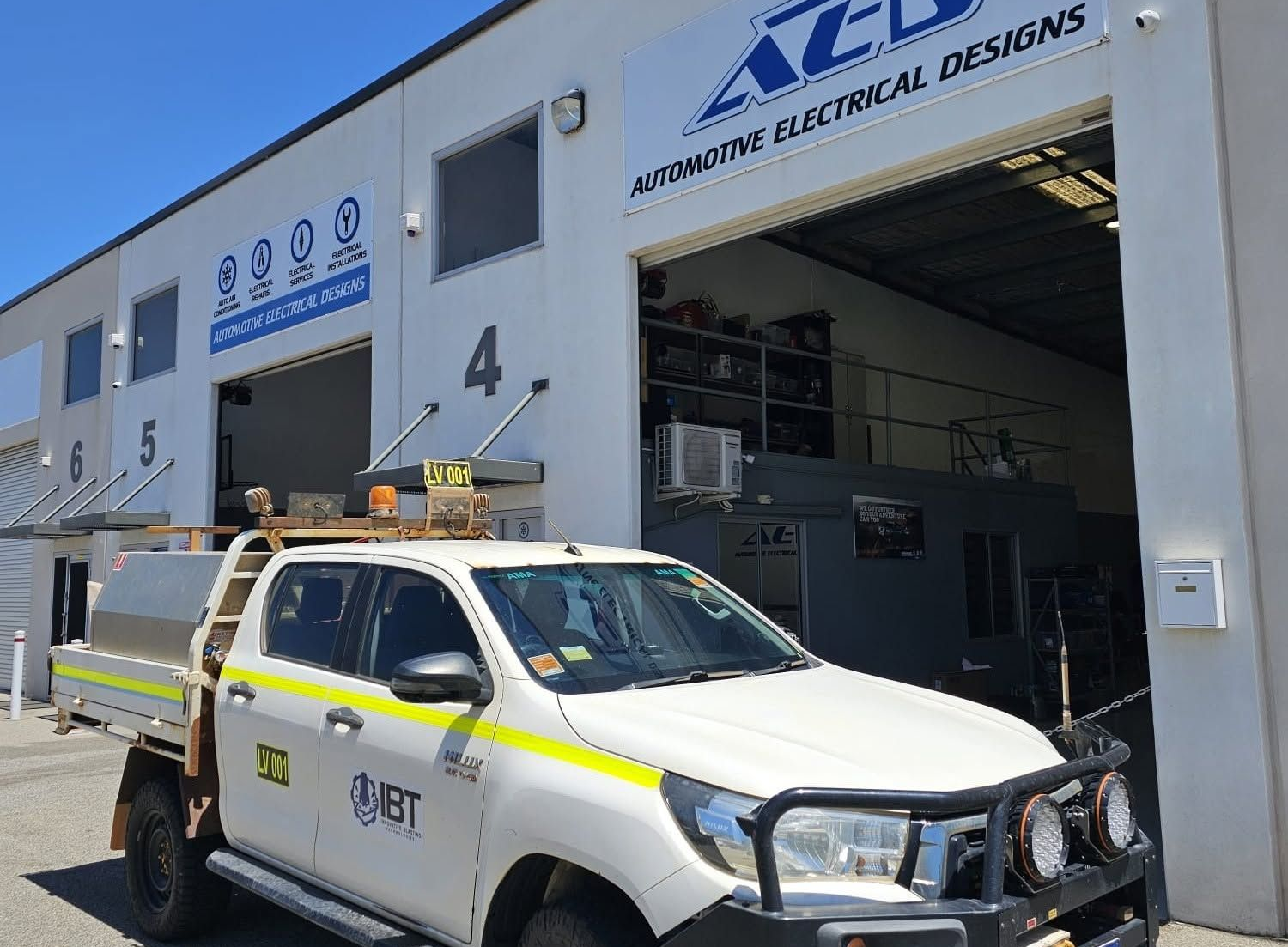 Mine-Spec Toyota Hilux Auxiliary Battery Installation for Reliable Site Operation