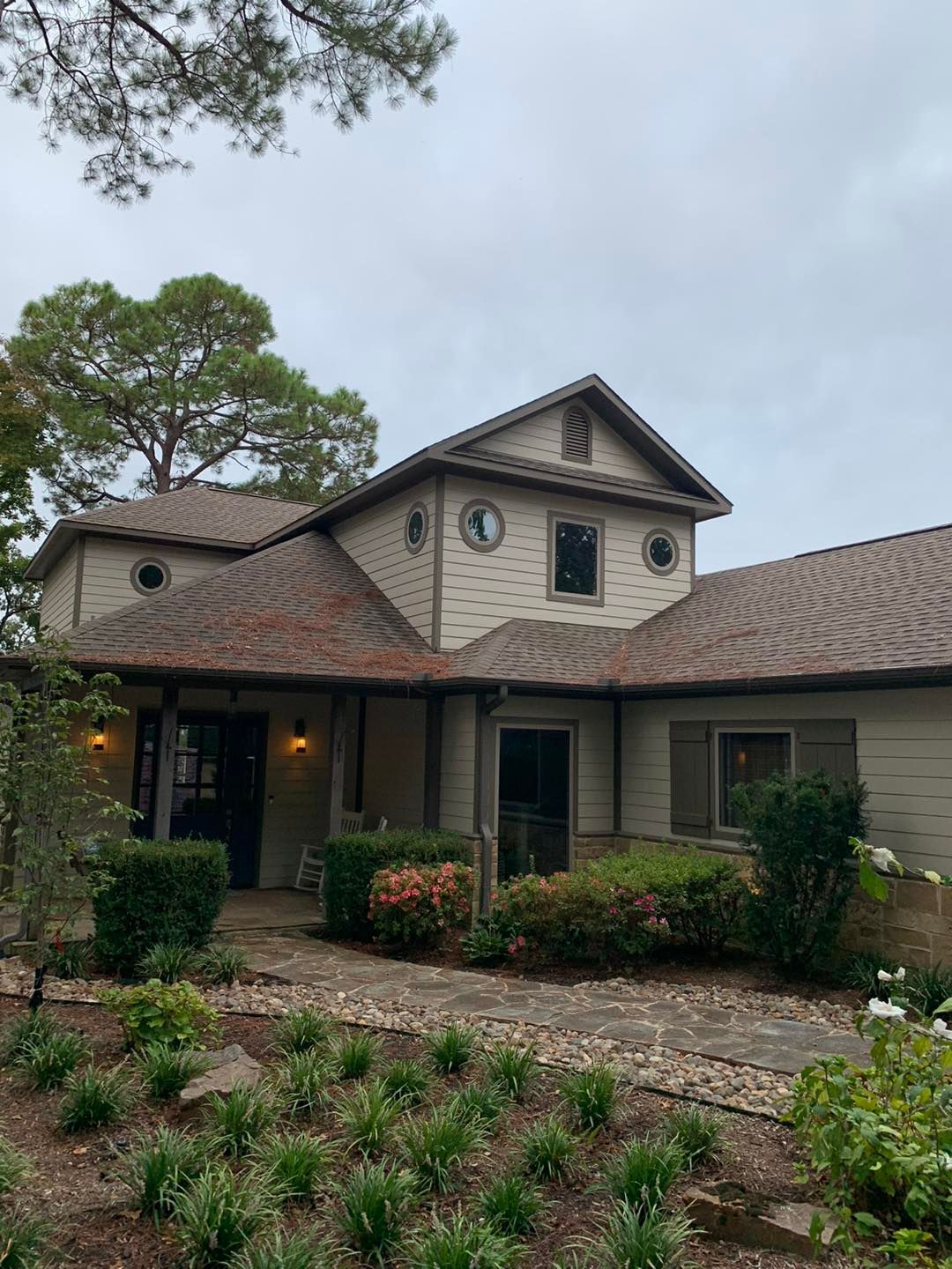 Mabank Roofing job for a beautiful home in Mabank
