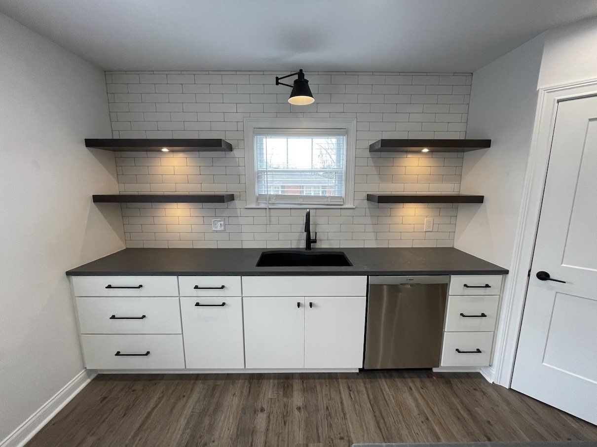 Open Shelving vs. Traditional Cabinets: Which is Best for Your Kitchen?