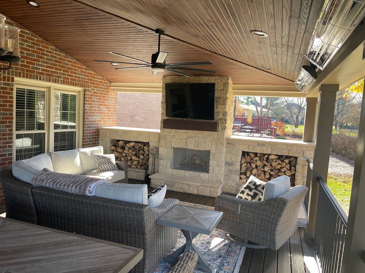 Outdoor Kitchens vs. BBQ Islands: What’s Best for Your Backyard?