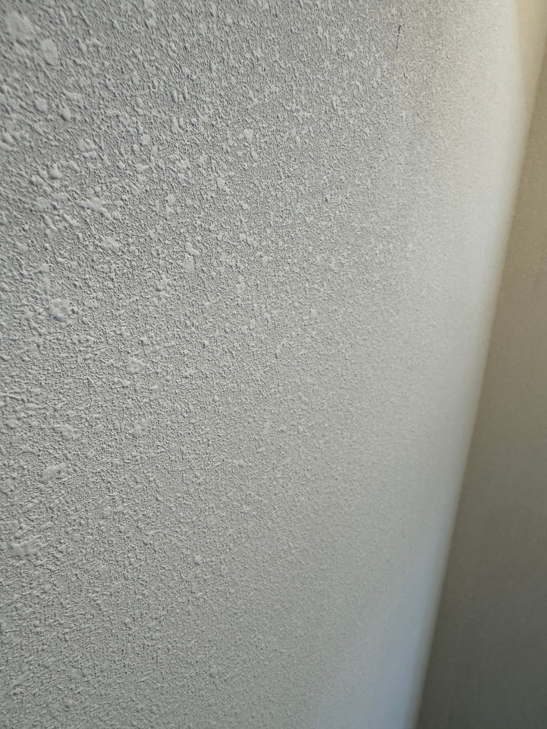 Smooth finish for a clean, modern look
Orange peel texture for subtle warmth
Knockdown texture for walls & ceilings
Skip trowel finish for rustic charm
Custom texture and design options