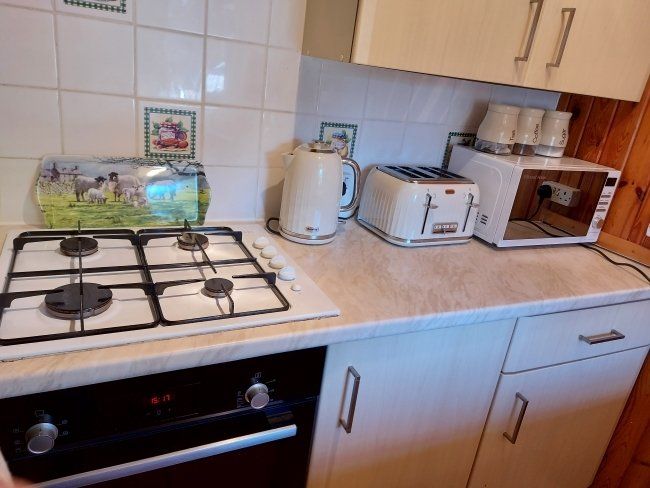 Kestrel Lodge Kitchen with Dishwasher, Bosch Oven, hob and all accoutrements