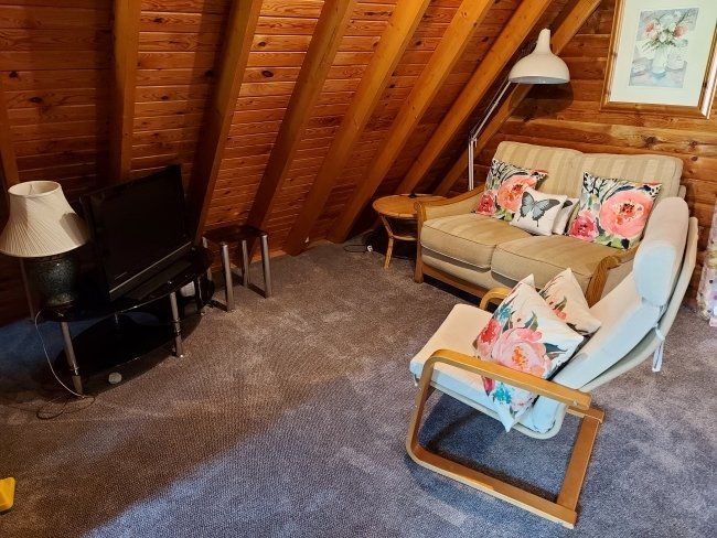 Upstairs Twin Bedroom Lounge Area