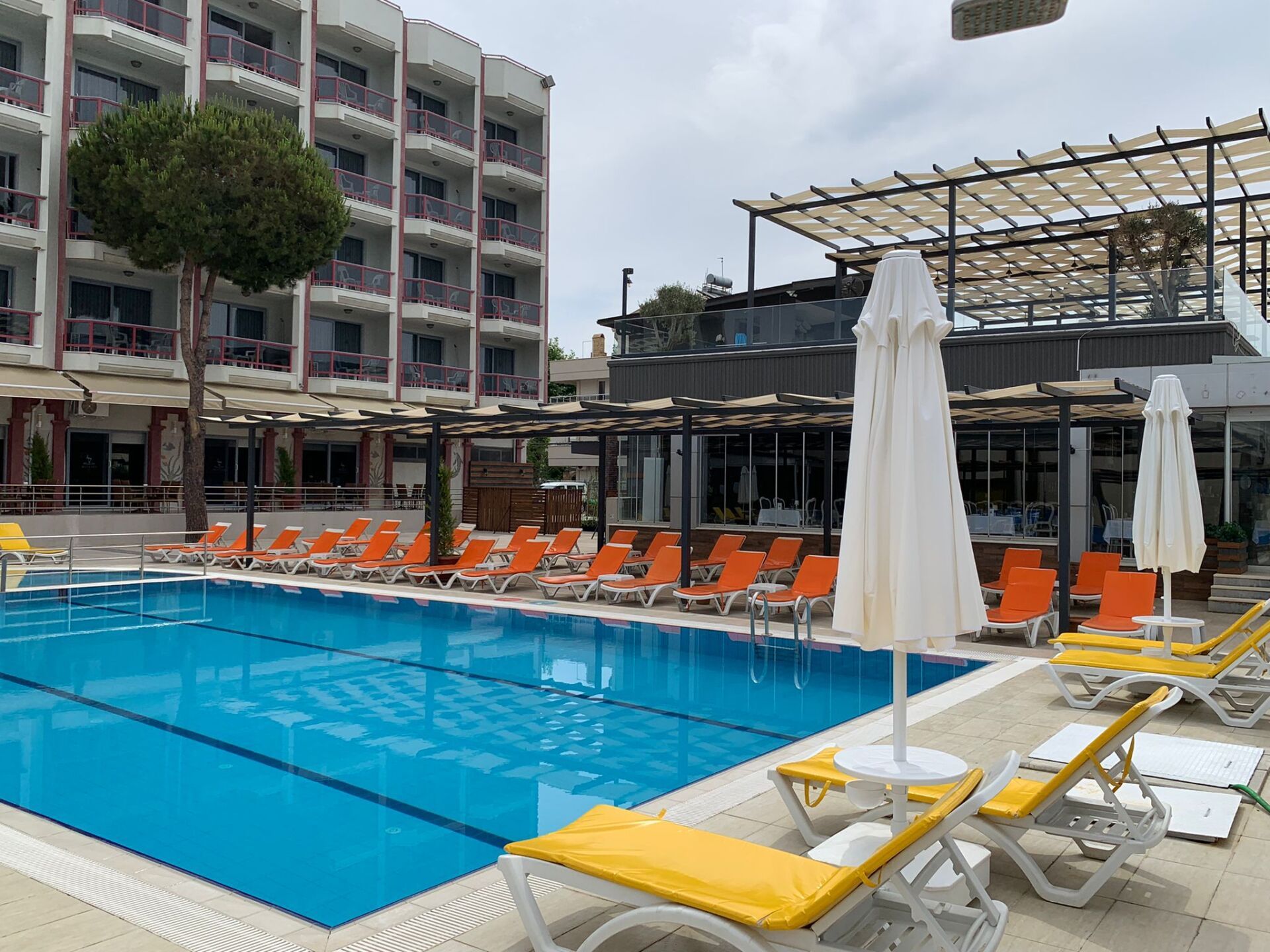 Hattuşa Beach, pool & beach 