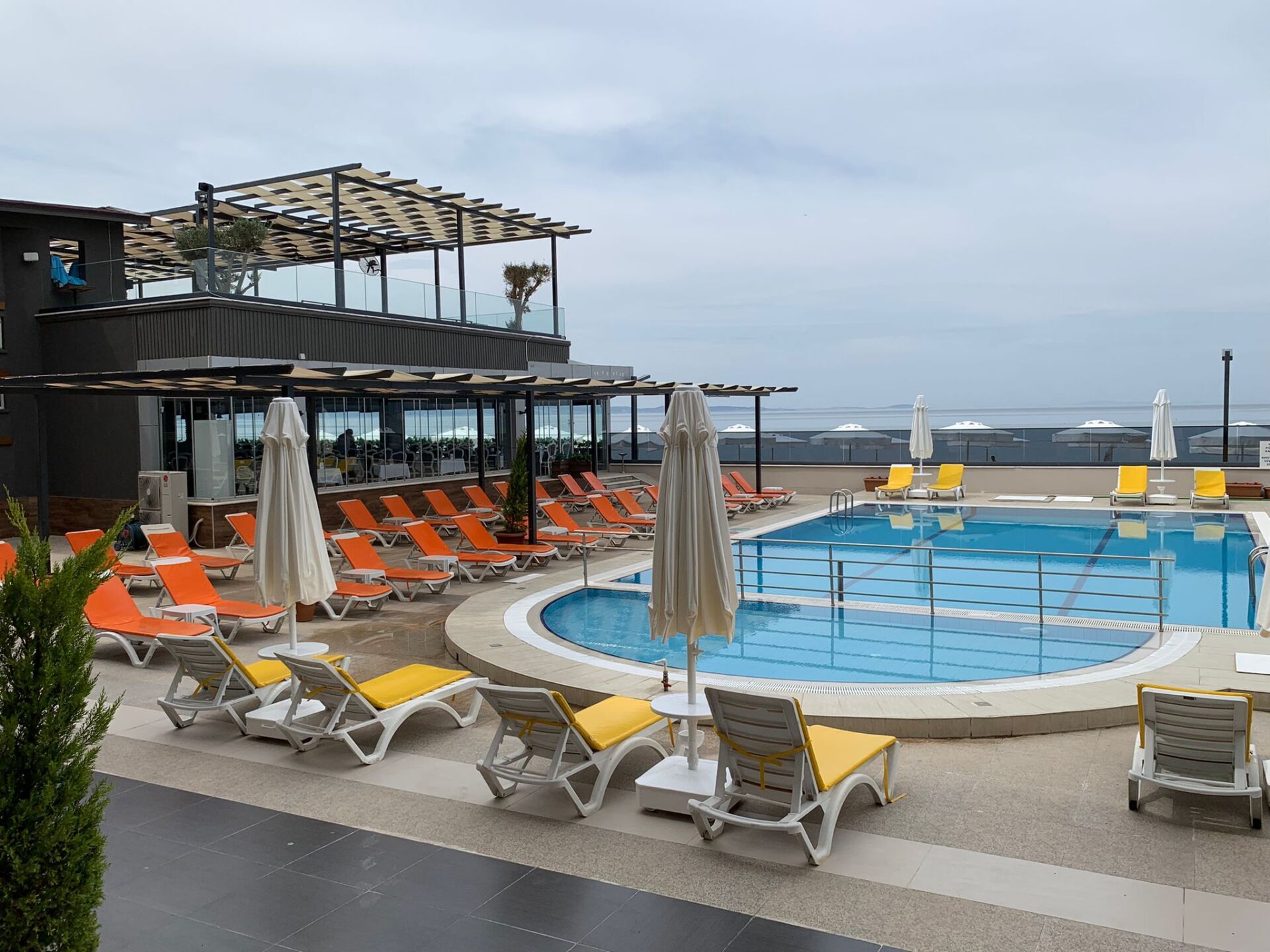 Hattuşa Beach, pool & beach 