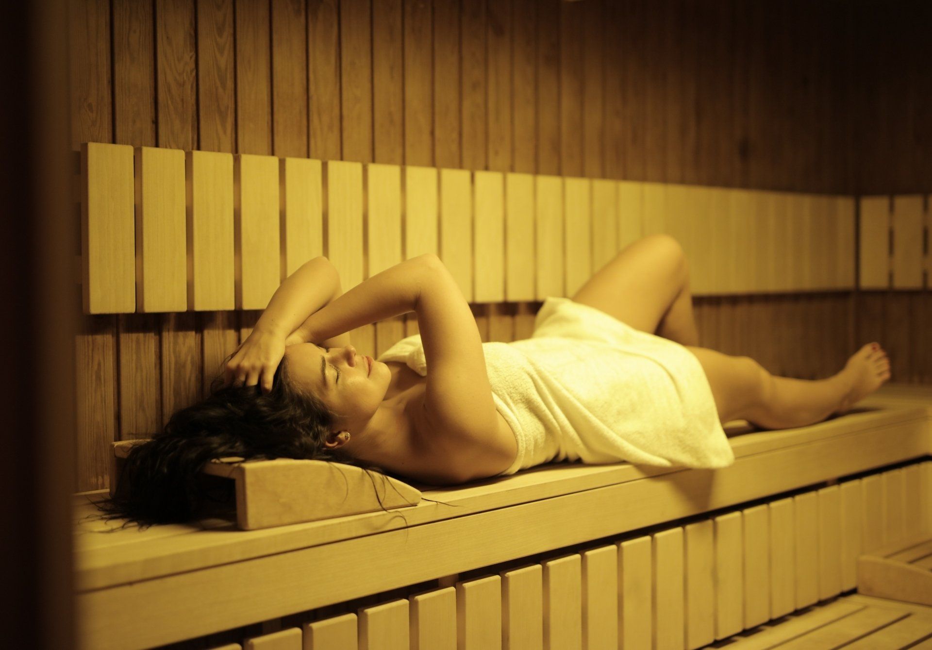 Lady in Sauna