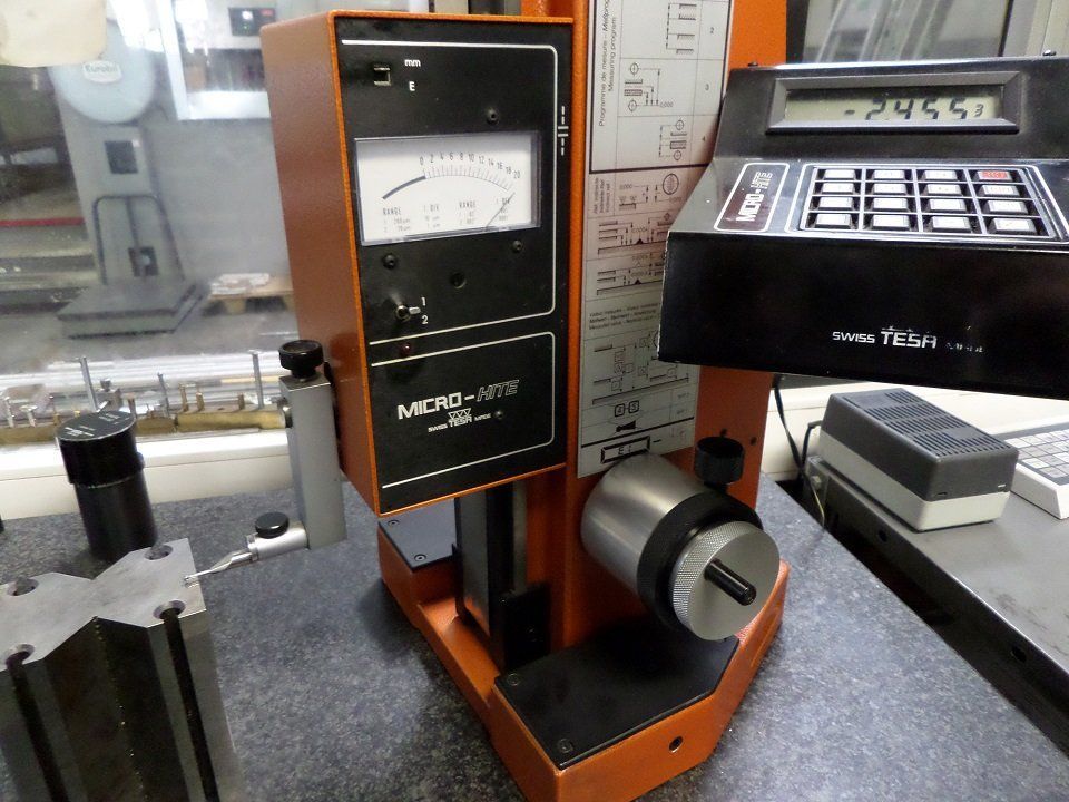 Centro di lavoro CNC in operazione