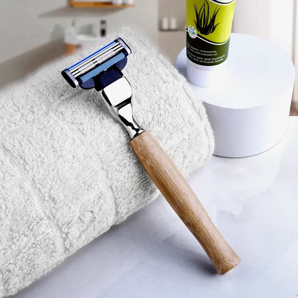 TRIPLE BLADES RAZOR