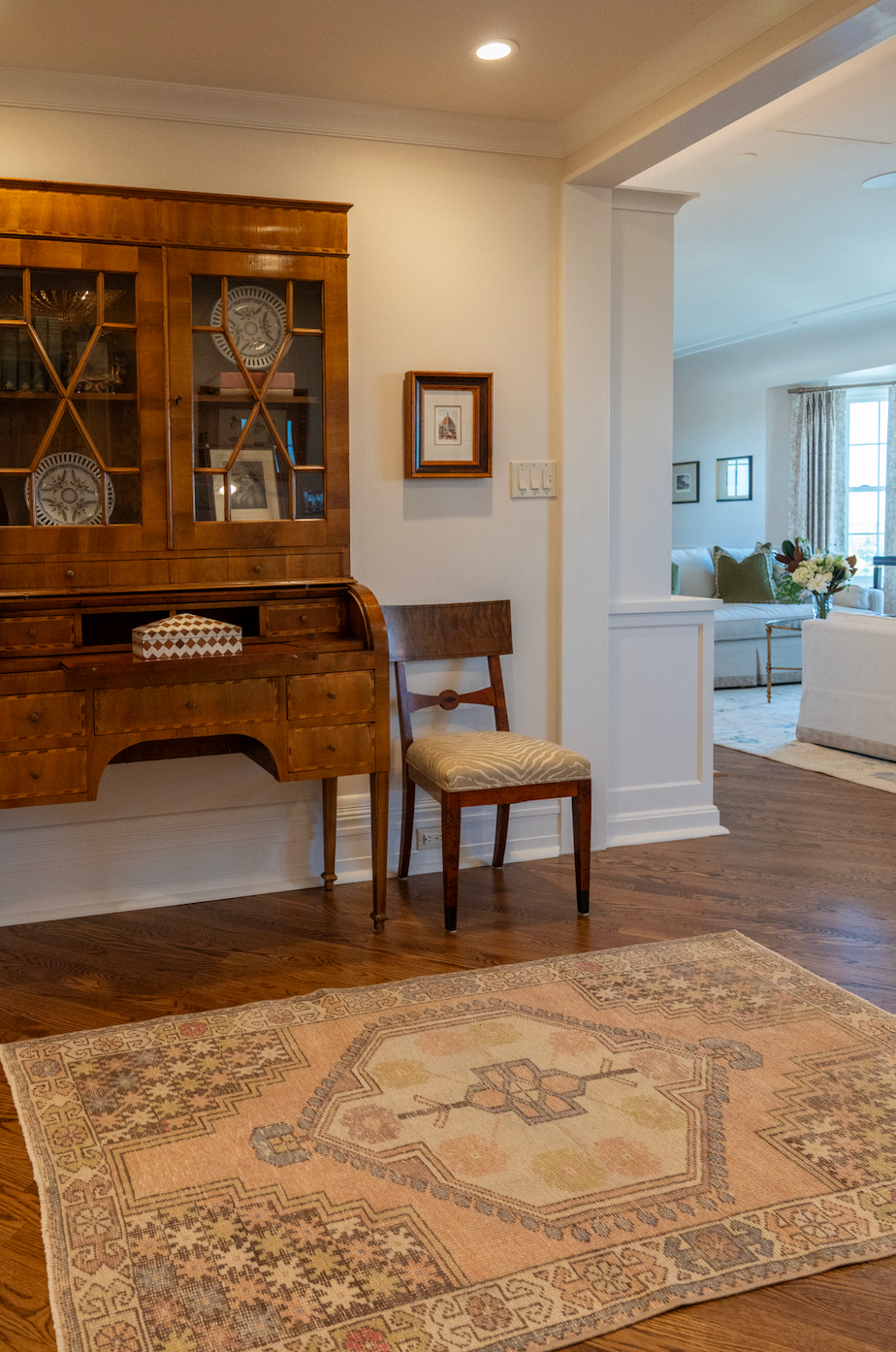 There is a rug on the floor in the middle of the room.