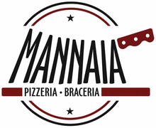 Logo di Mannàia Pizzeria Braceria con testo rosso e nero e icona di una fetta di pizza.