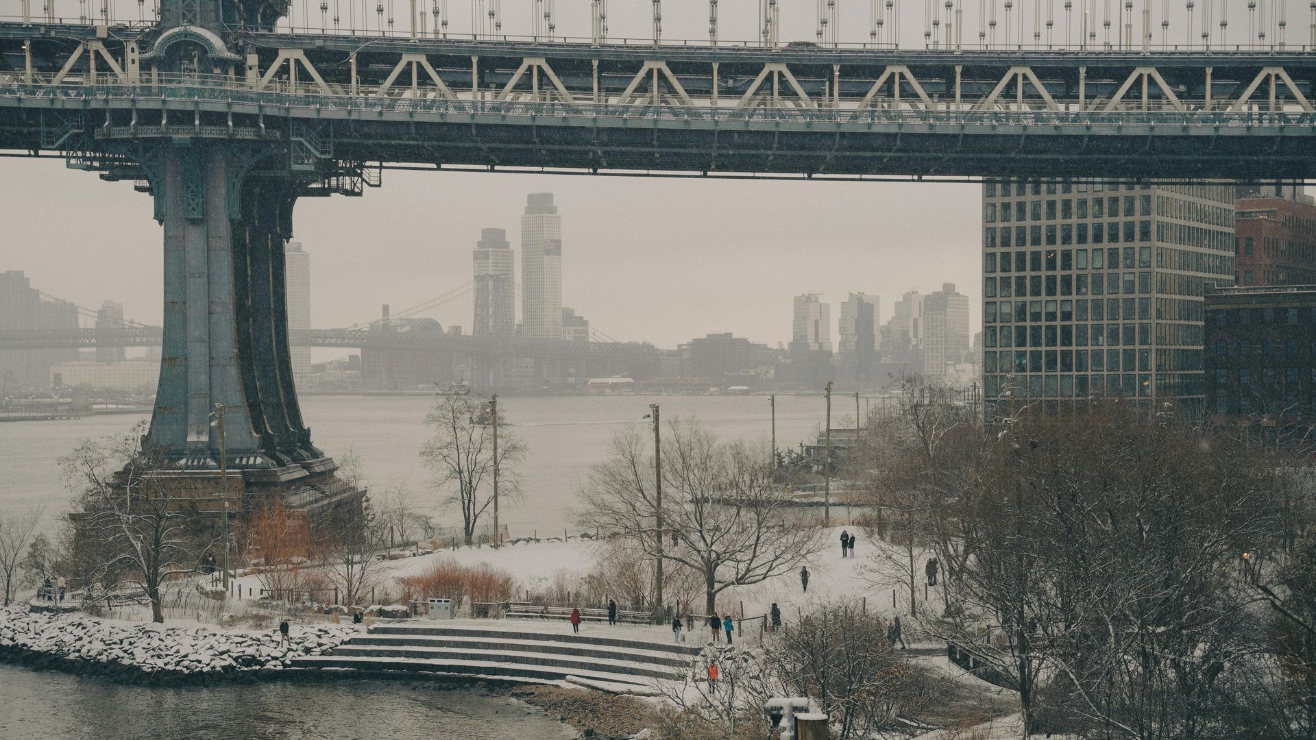 Winter scene under the Manhattan Bridge in New York City