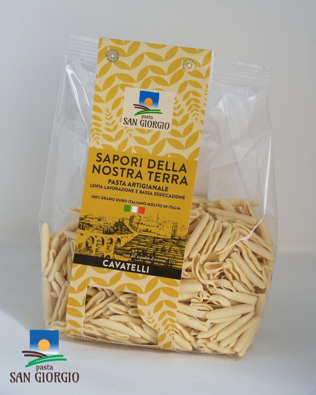 Sacchetto di pasta Cavatelli con etichetta gialla, bandiera italiana e marchio "San Giorgio".