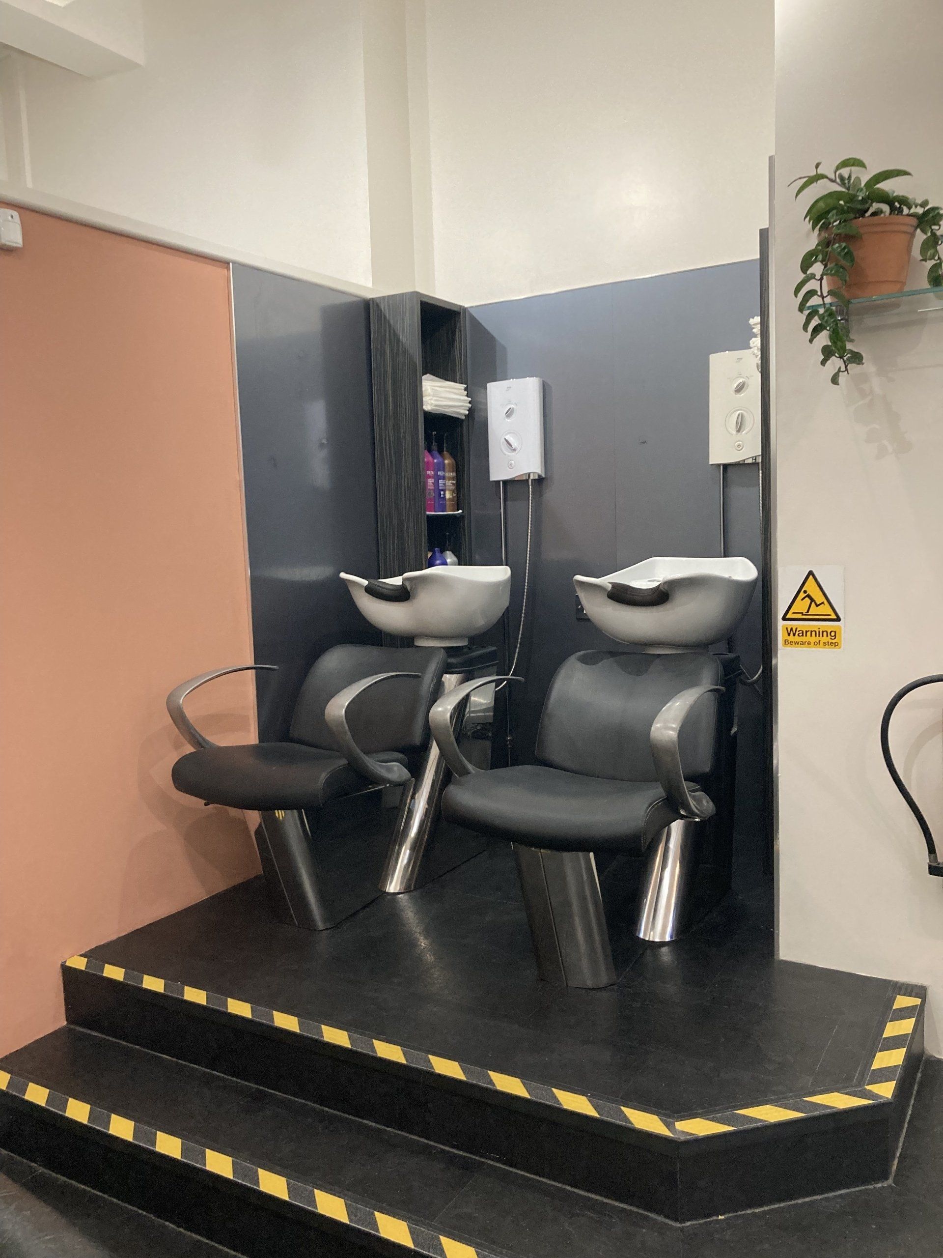 Cutabove hair salon in Saltash