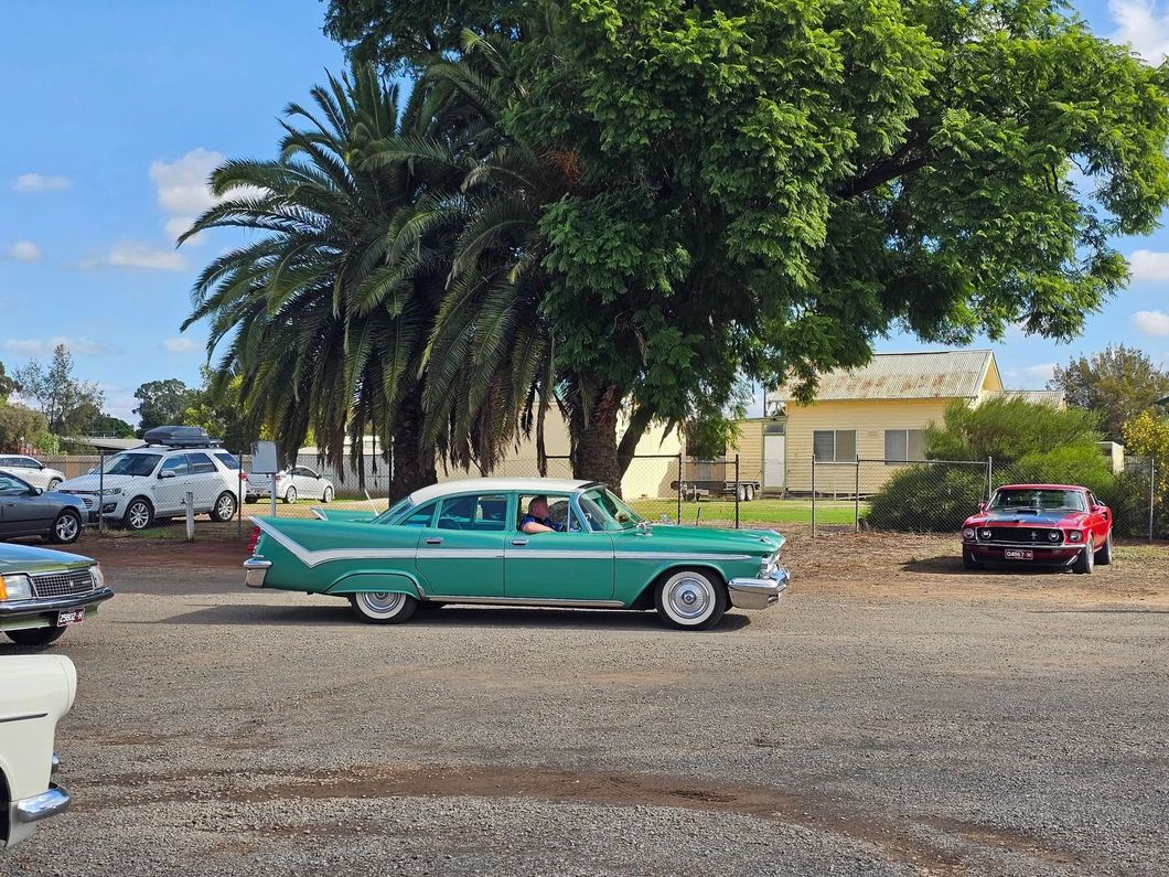 green car 