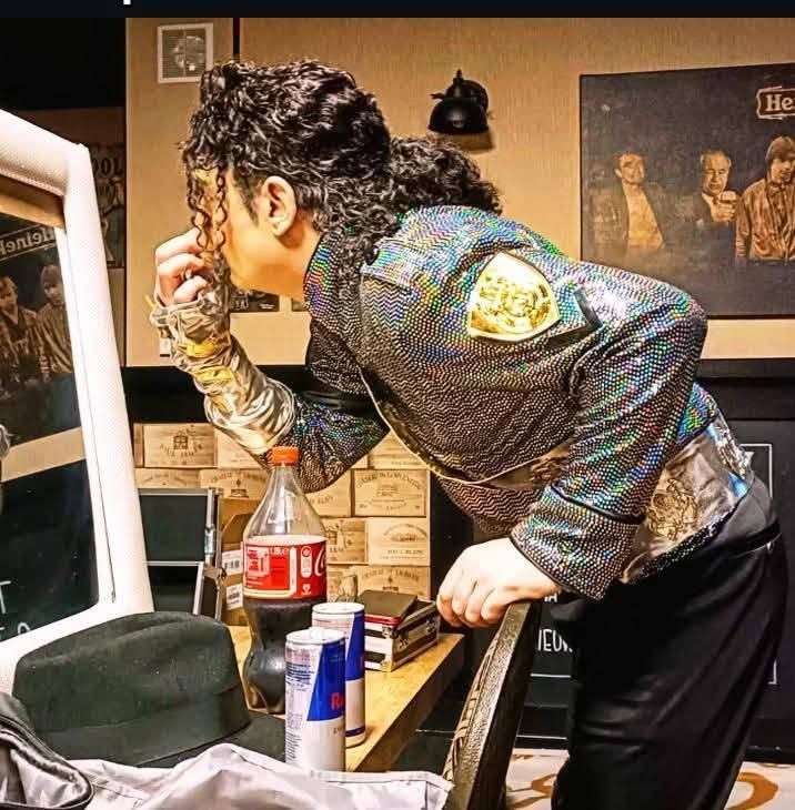 Michael Jackson, Thriller, Billie Jean, Tribute, Look a Like, Playback, Dans, Imitator, Show, Kleding, Beat It, Man in the Mirror, Smooth Criminal, Timor Steffens, Madonna, Bad, The King of Pop, Danser, Utopia,