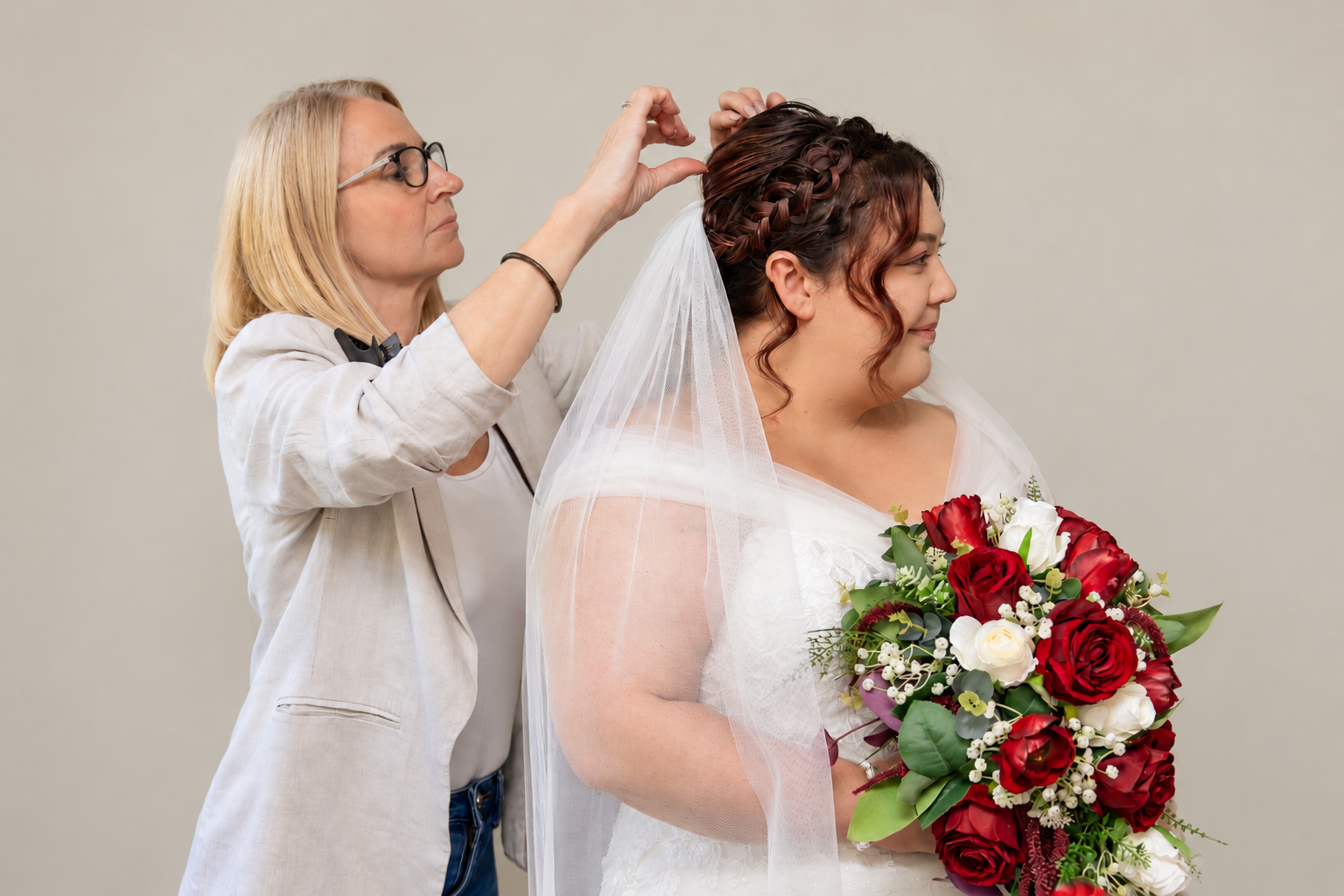 Amanda, Scalp Zero Founder, with a bride.