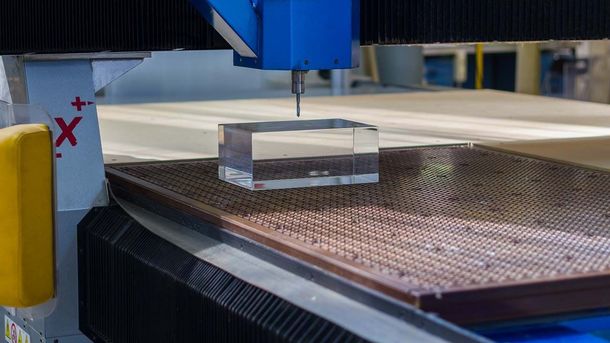 Fresatura CNC su plexiglass