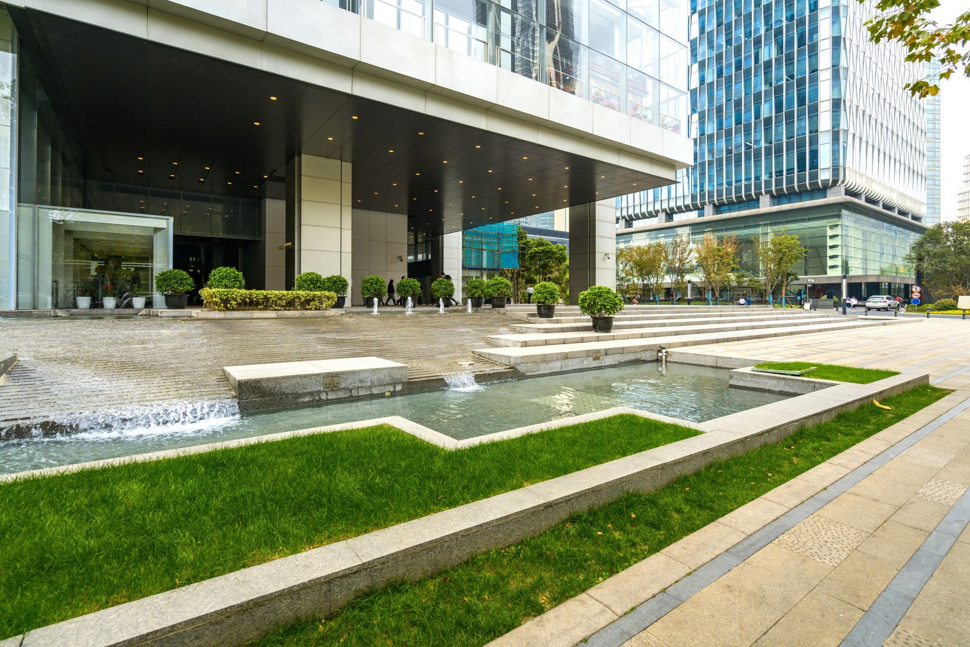 A large building with a fountain in front of it.
