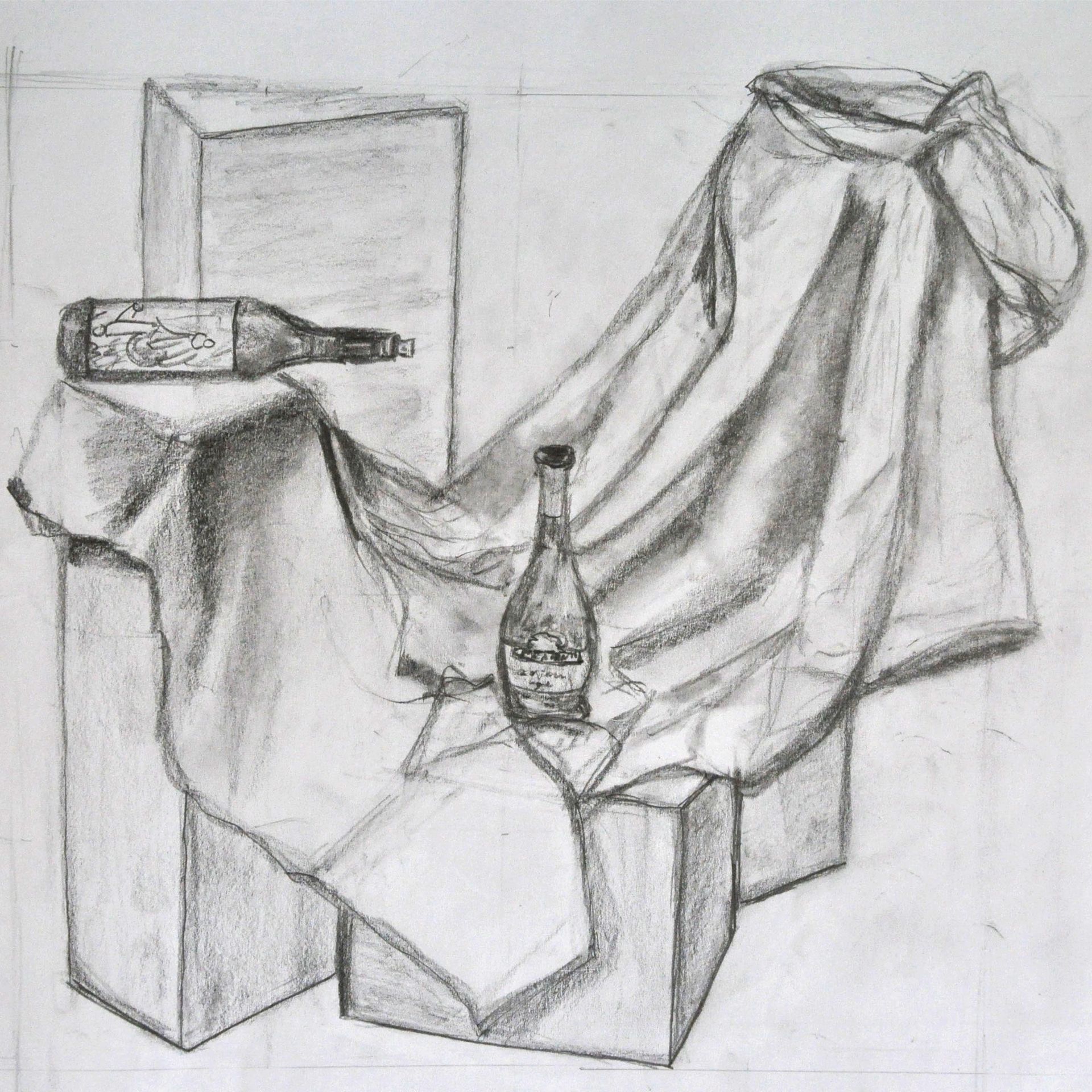 Stillleben mit Flaschen und Stoff mit Bleistift in einem Seminar von Benita von Wendt gezeichnet.