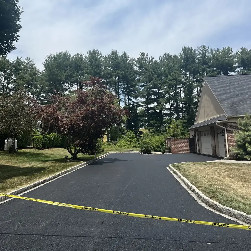 Driveway, Asphalt Paving, Blake's Paving Driveway, asphalt sealcoating, Blake's Paving, West Chester, Chester County, PA.