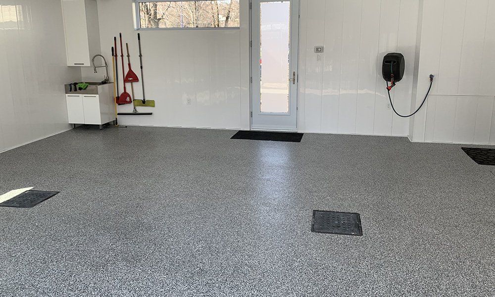 Sol gris anthracite dans un garage