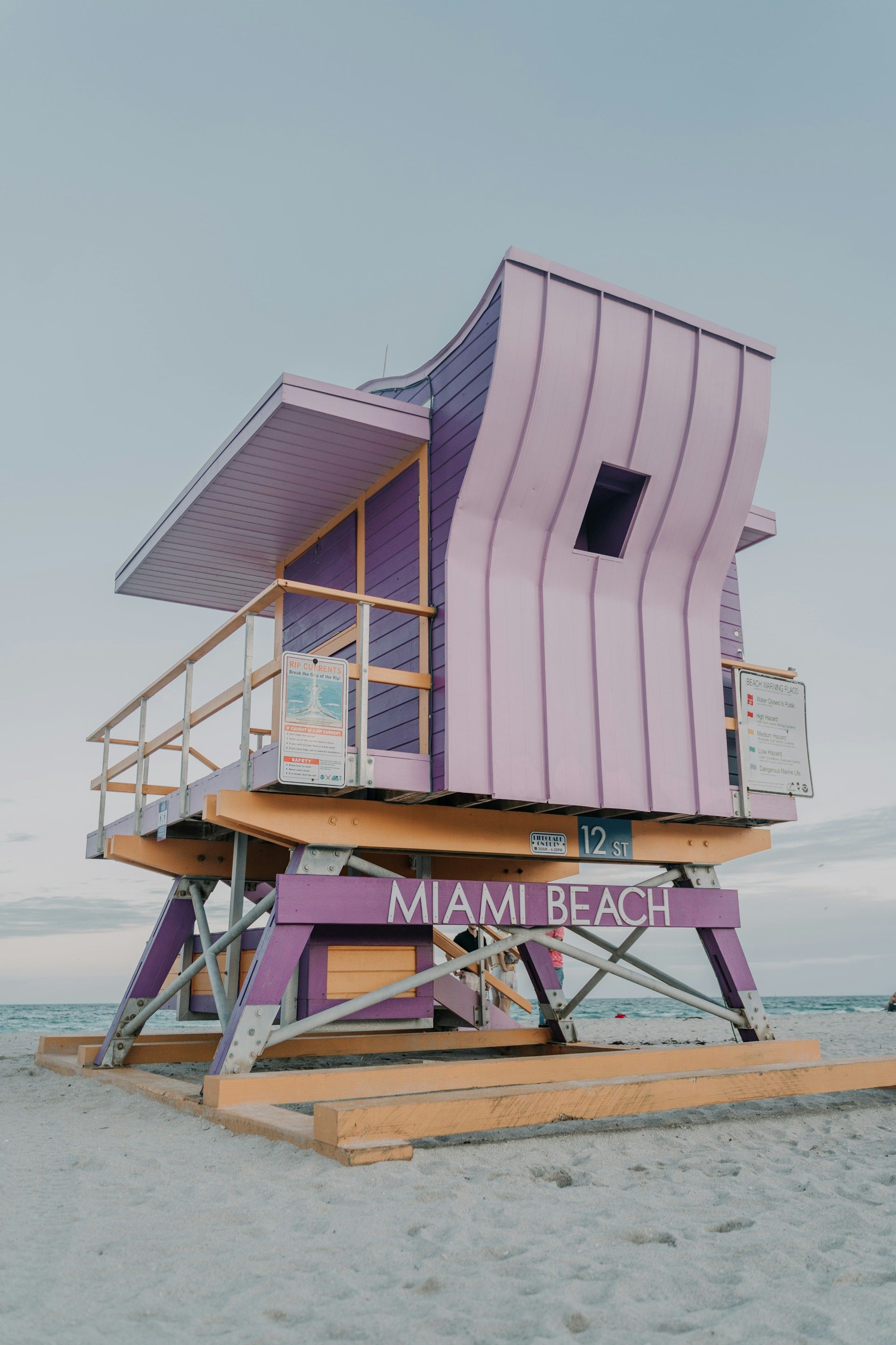 Et lilla livvakttårn på stranden i Miami Beach.