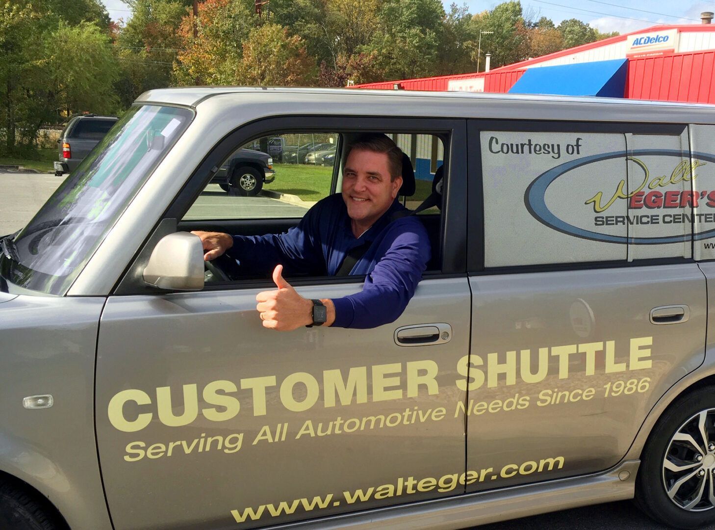 Man in blue shirt giving thumbs-up | Walt Eger's Service Center