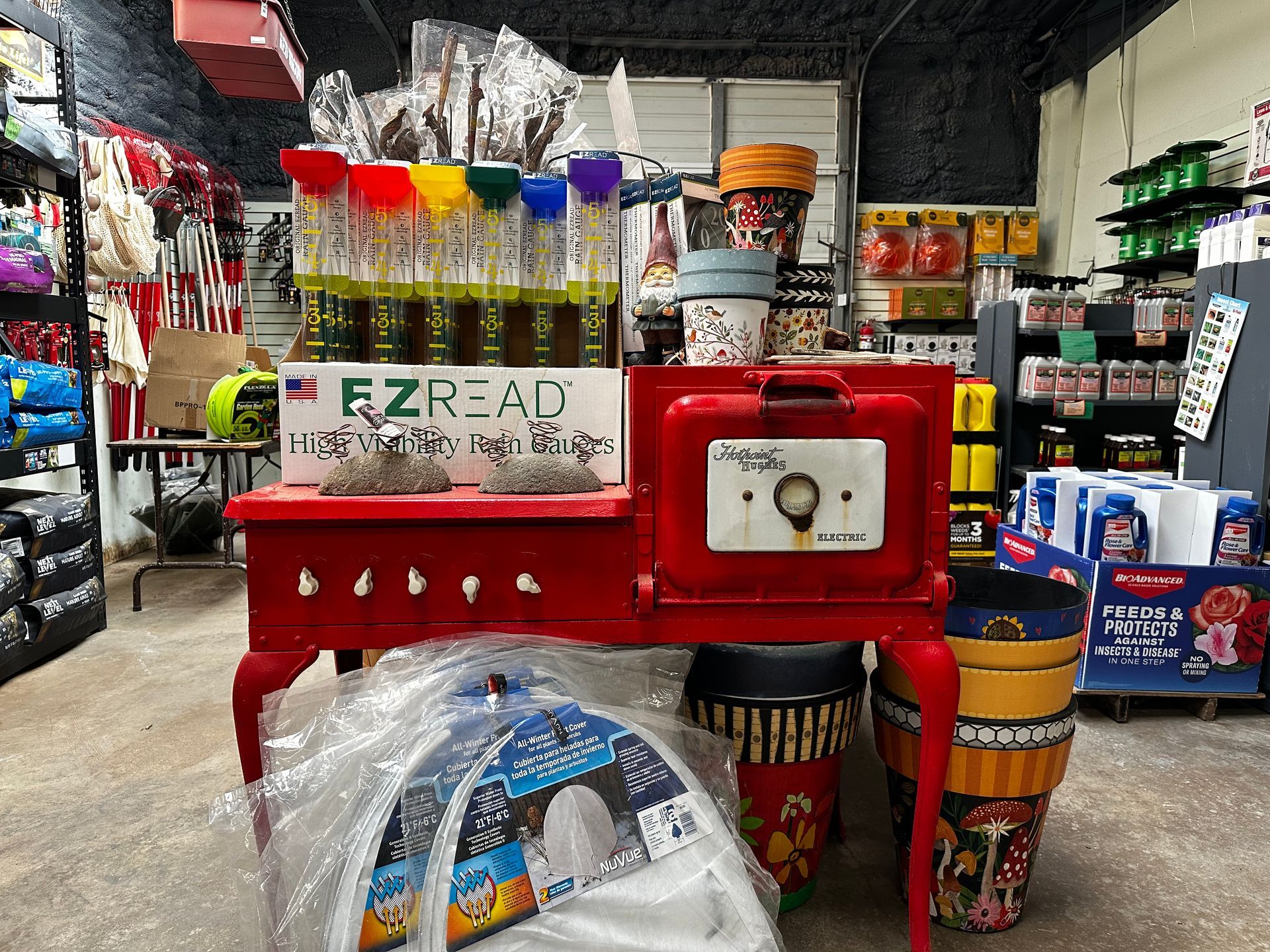 A store filled with lots of items and a sign that says ezread
