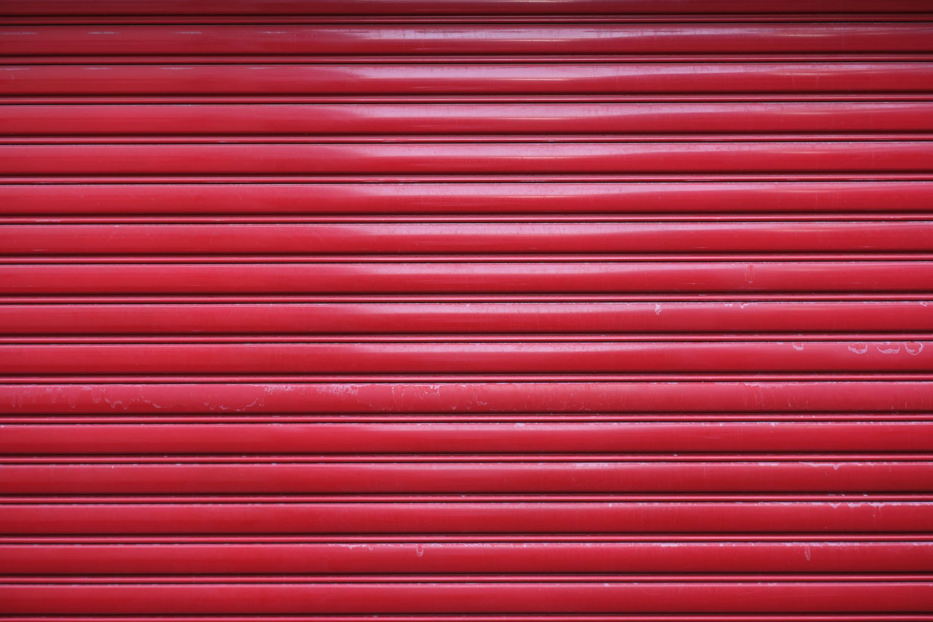 Red horizontal rolling shutter.