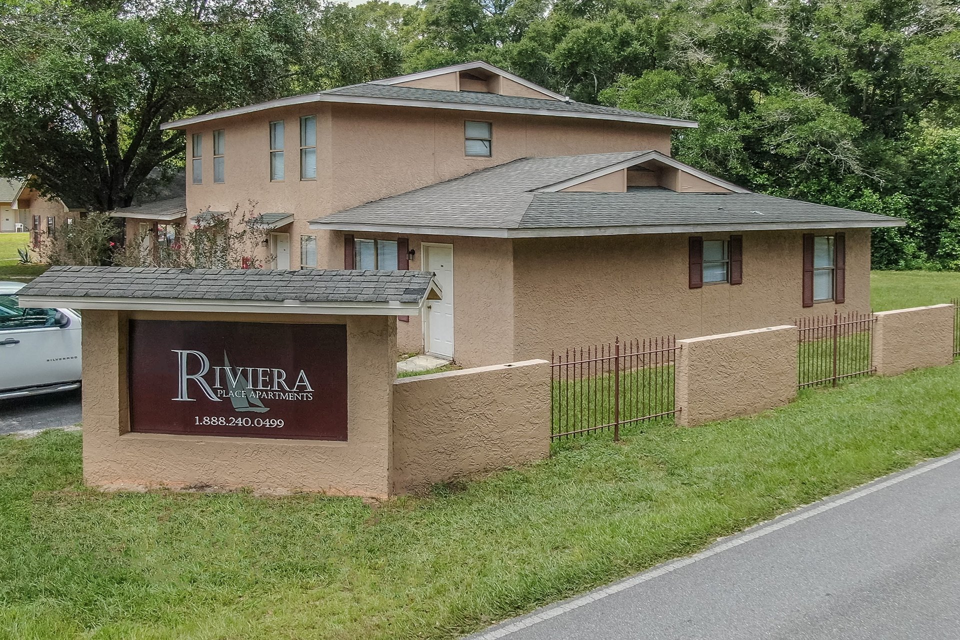 Riviera Place Apartments