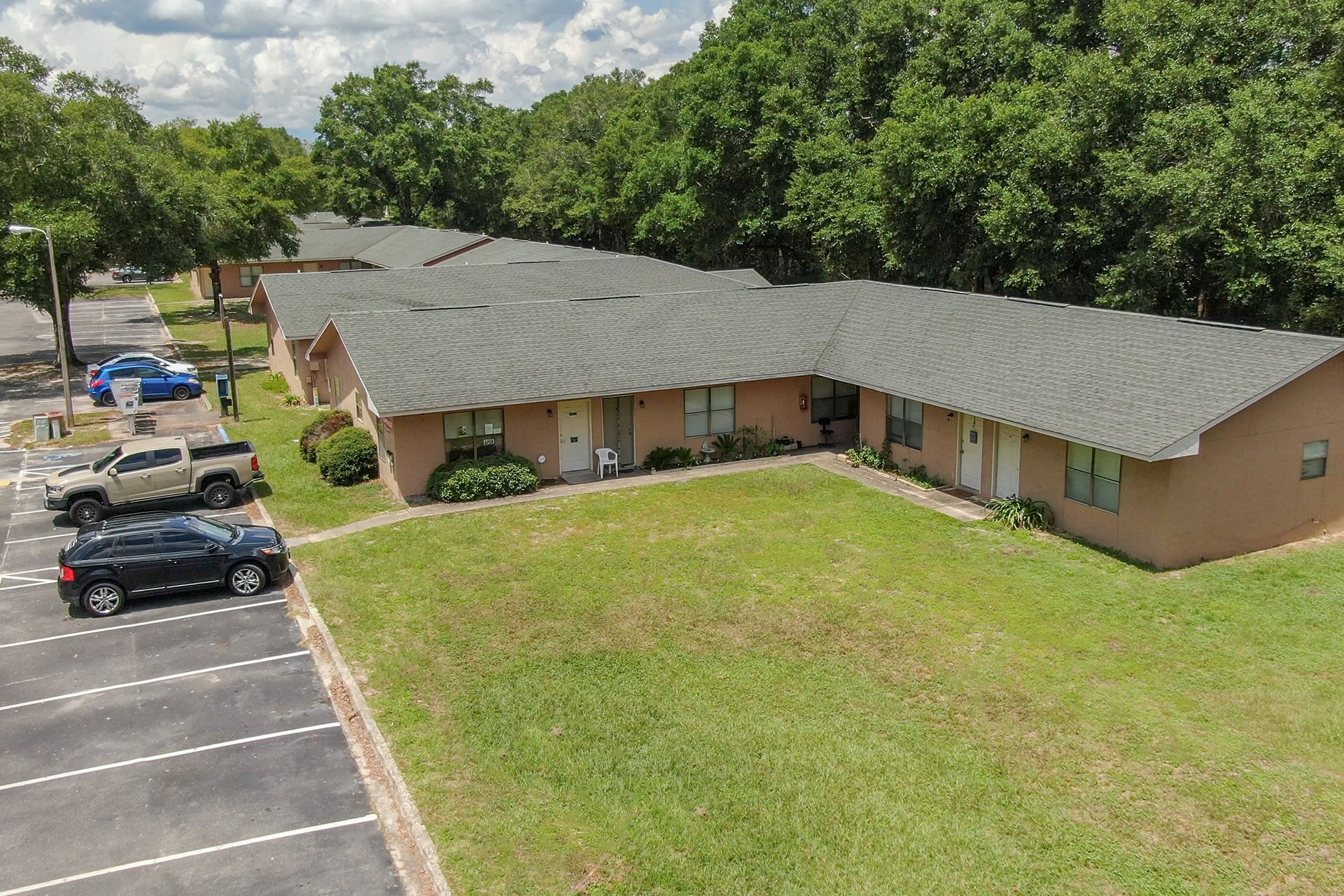 Riviera Place Apartments