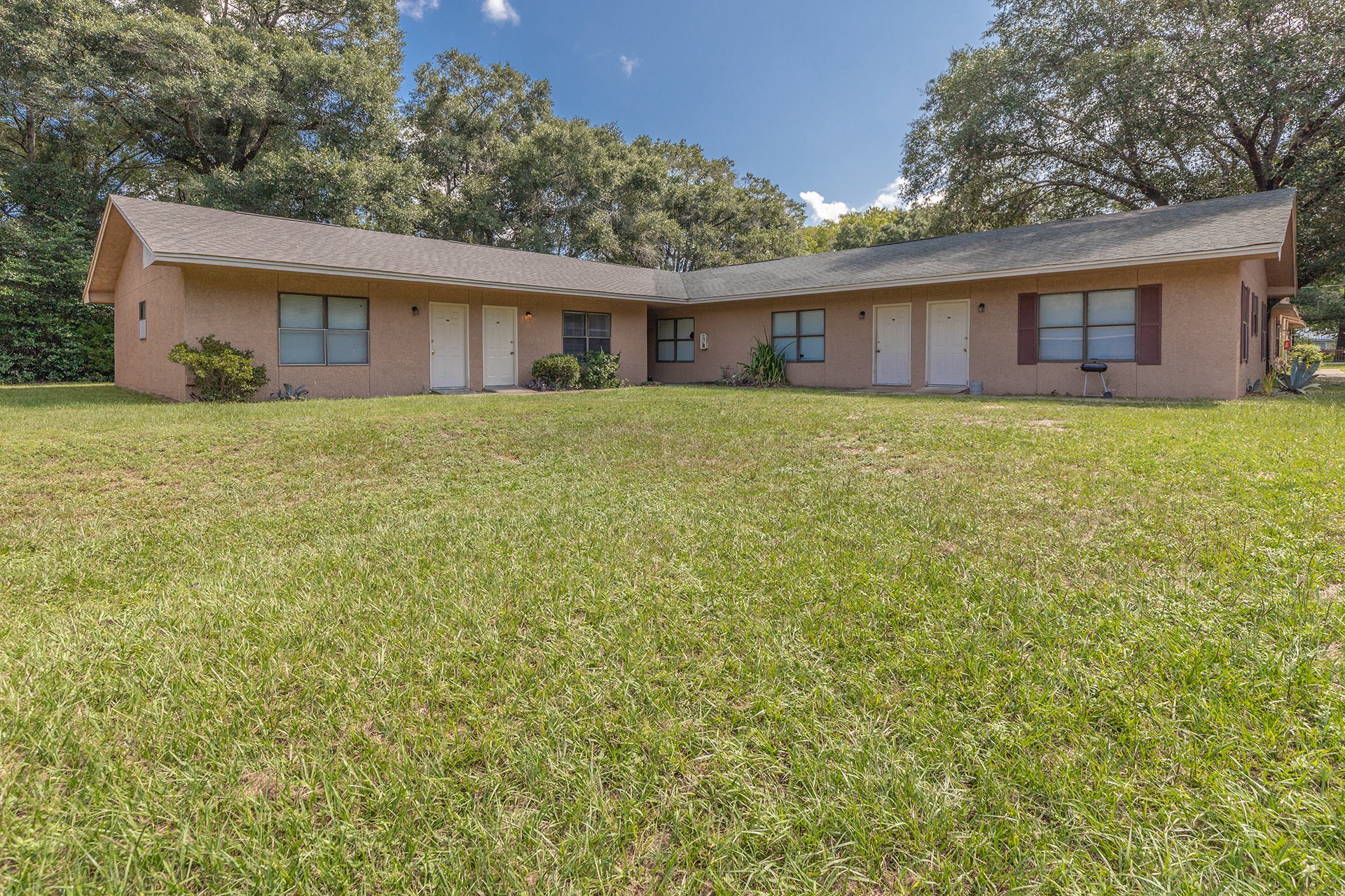 Riviera Place Apartments