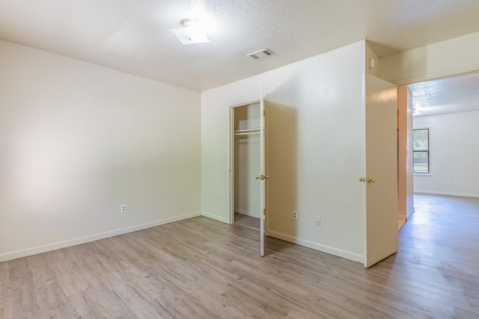 Riviera Place Apartments