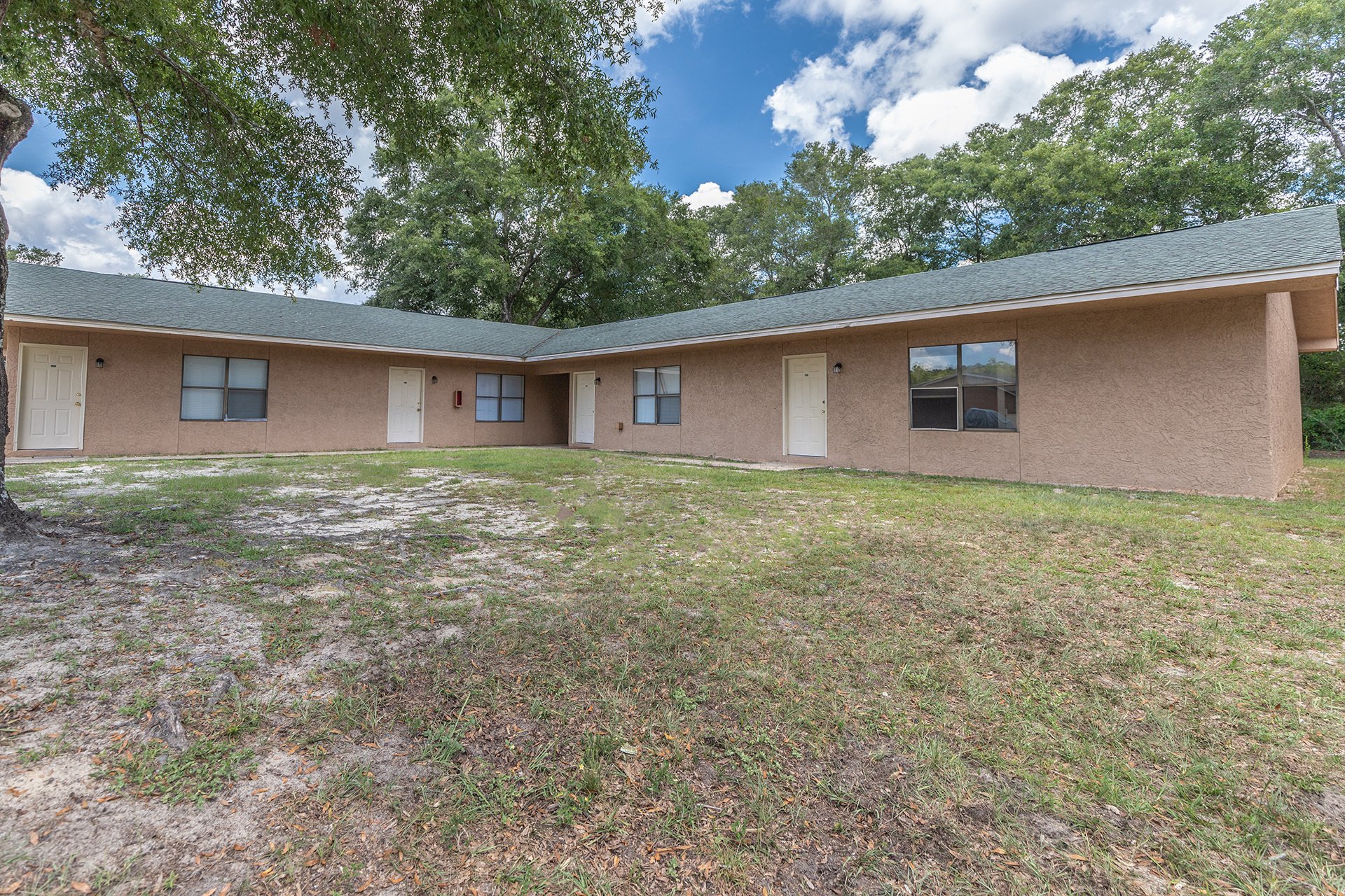 Riviera Place Apartments