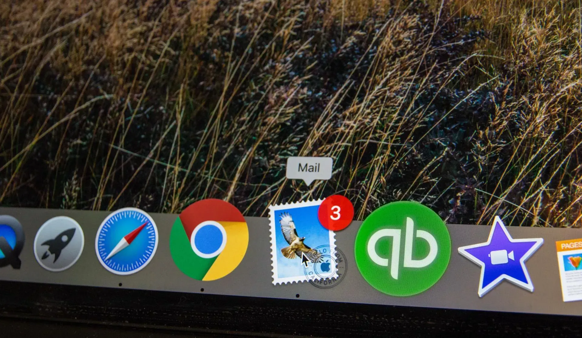 the mail app on Apple's menu bar
