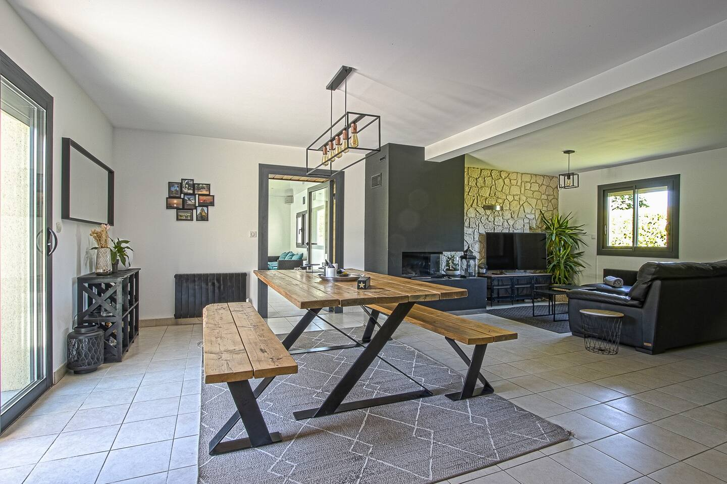 Séjour salon avec table à manger