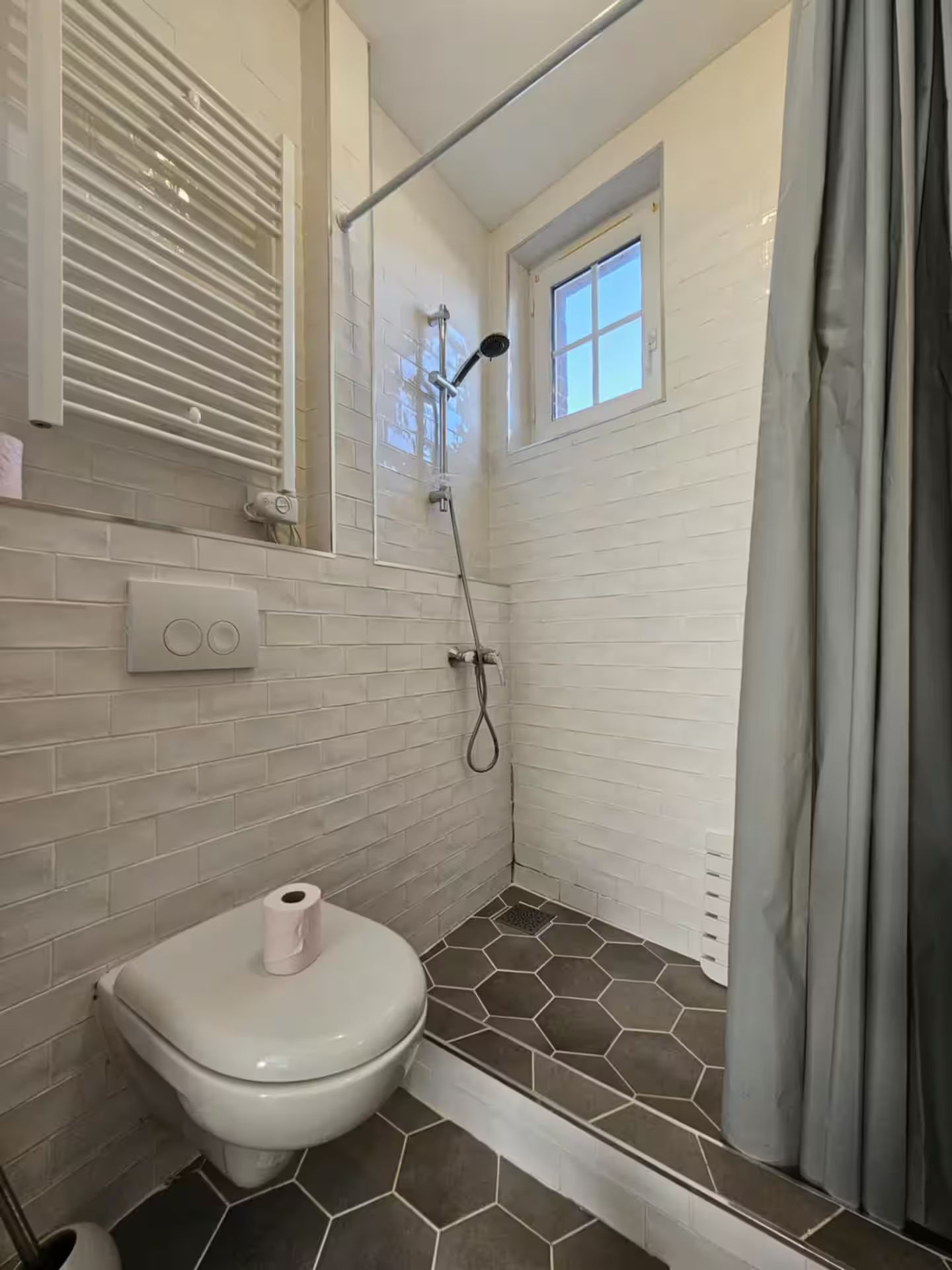 Autre photo de la salle de bain douche