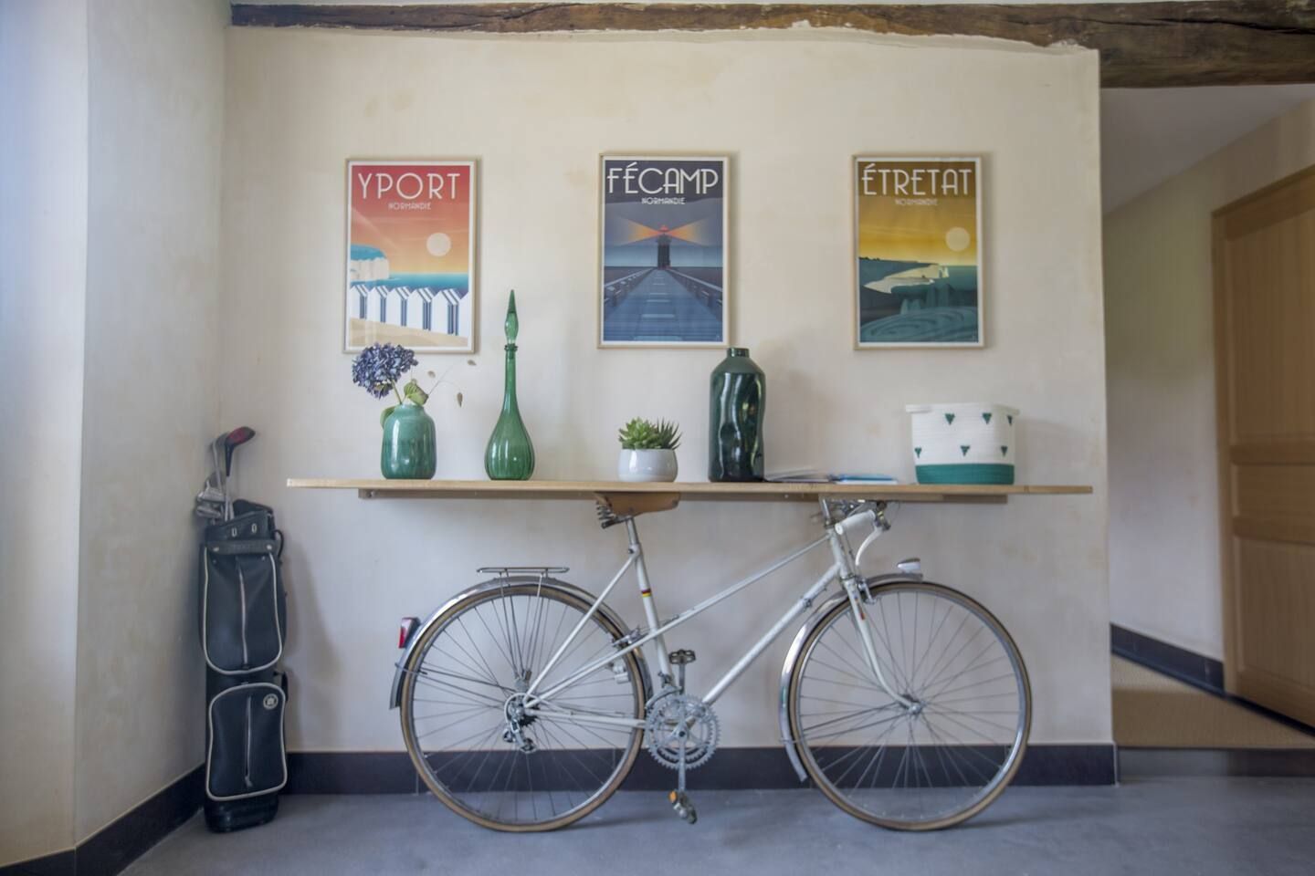 Petites décorations dans l'entrée du gite du domaine de la valaine à Etretat