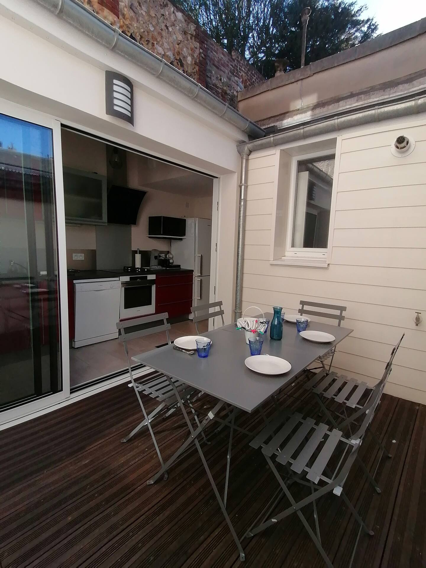 Table sur la terrasse
