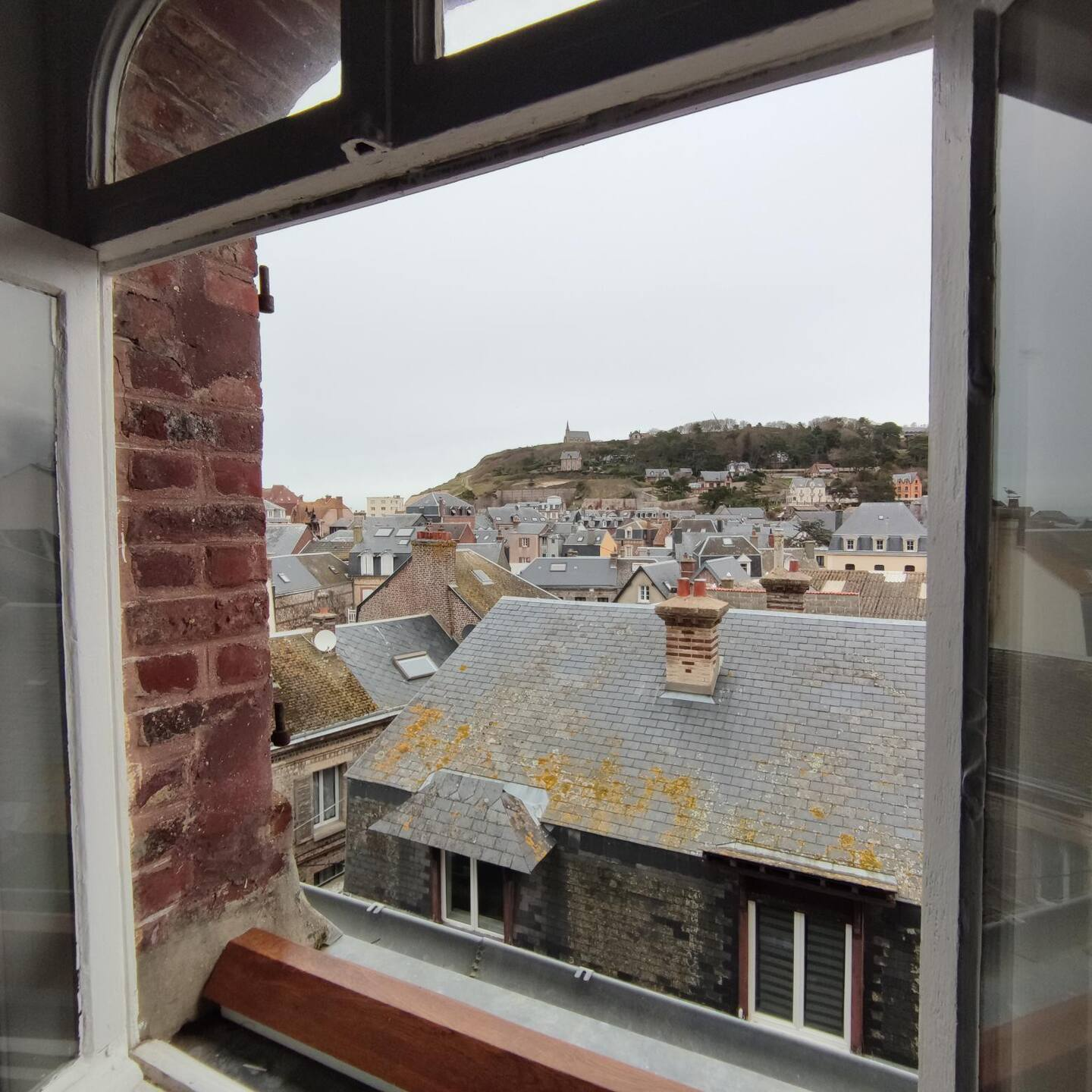 vue sur l'extérieur en centre d'Etretat