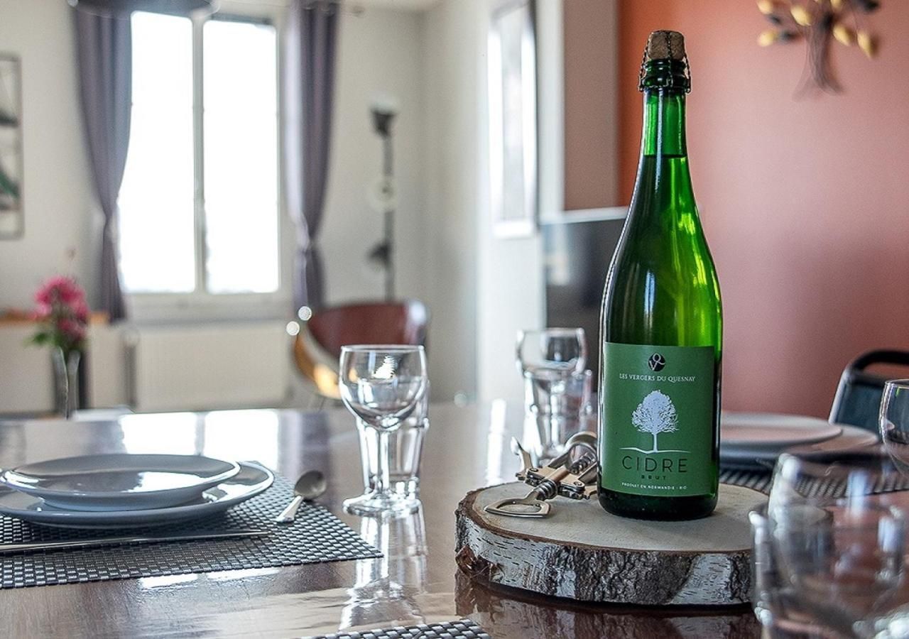 Table à manger avec cidre