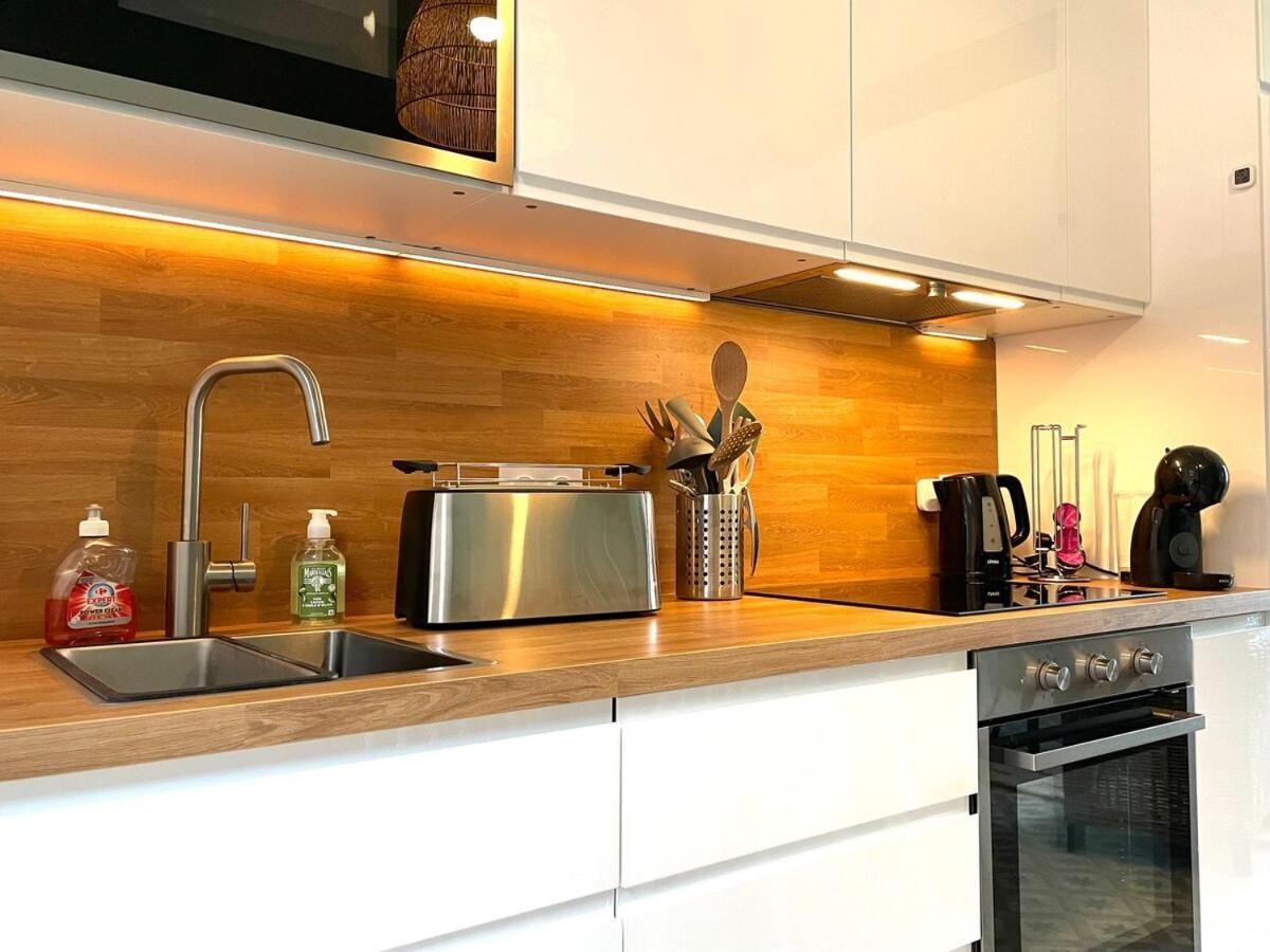 Cuisine ouverte grille pain bouilloire