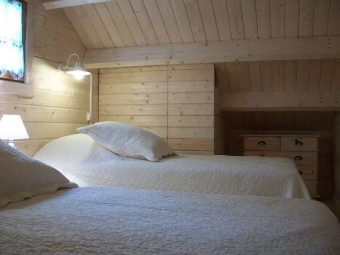 Autre chambre du gite avec 2 lits simples
