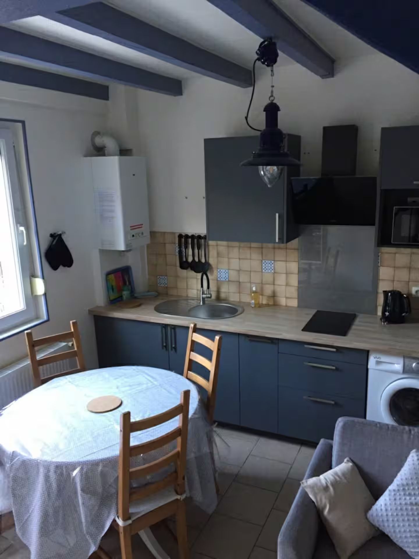 Vu de la table et de la cuisine du gite