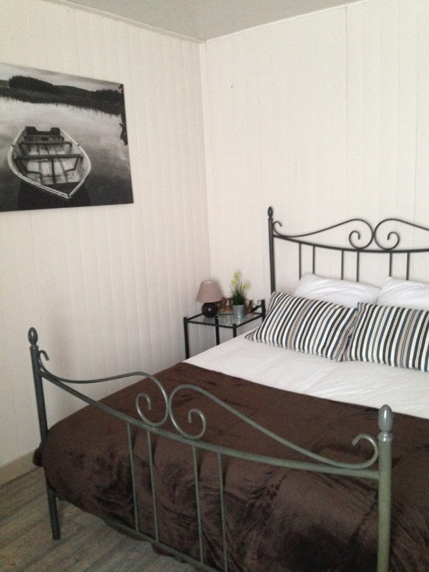 Chambre avec lit double dans le gite