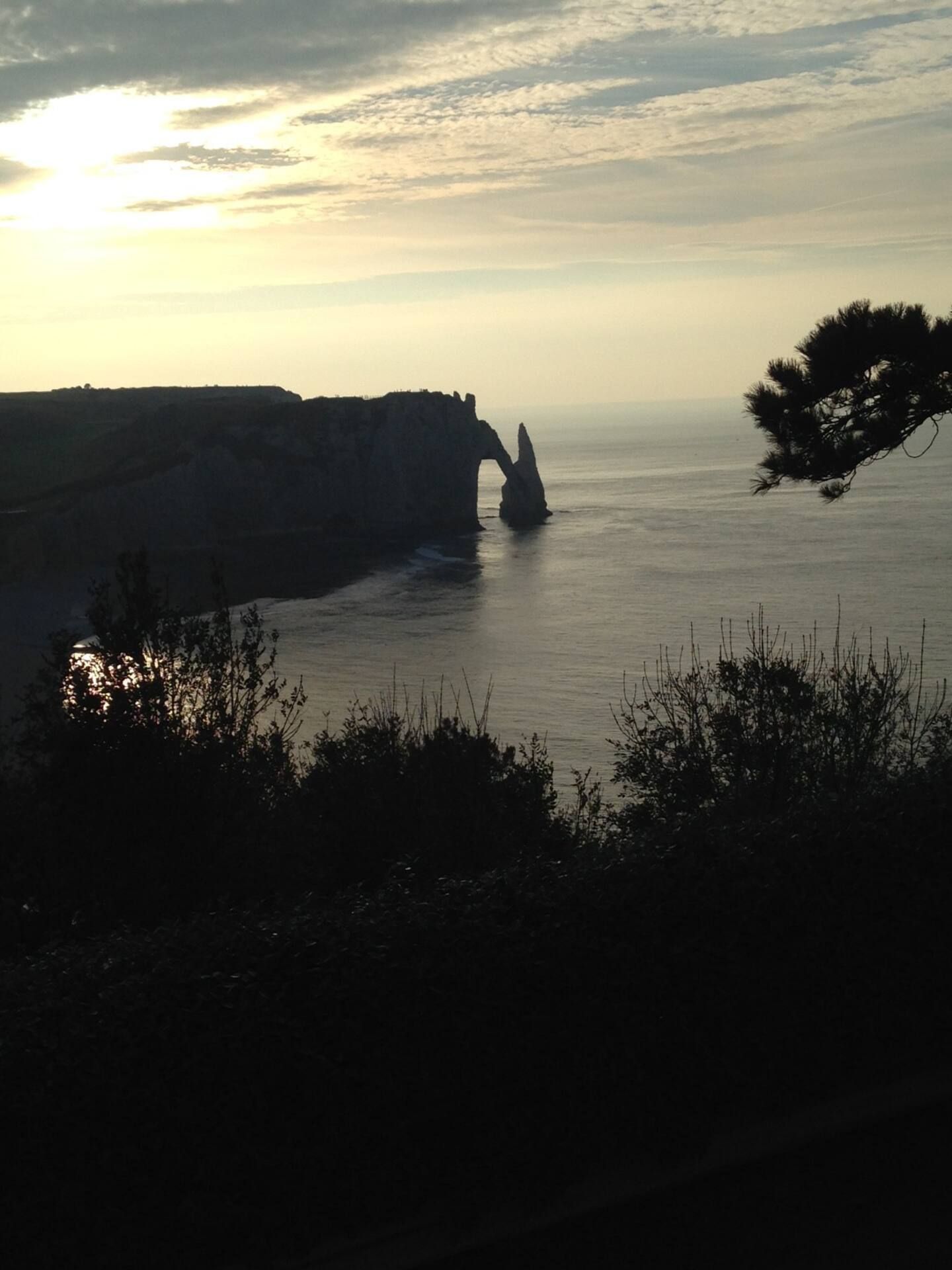 Beau coucher de soleil sur les falaises d'Etretat