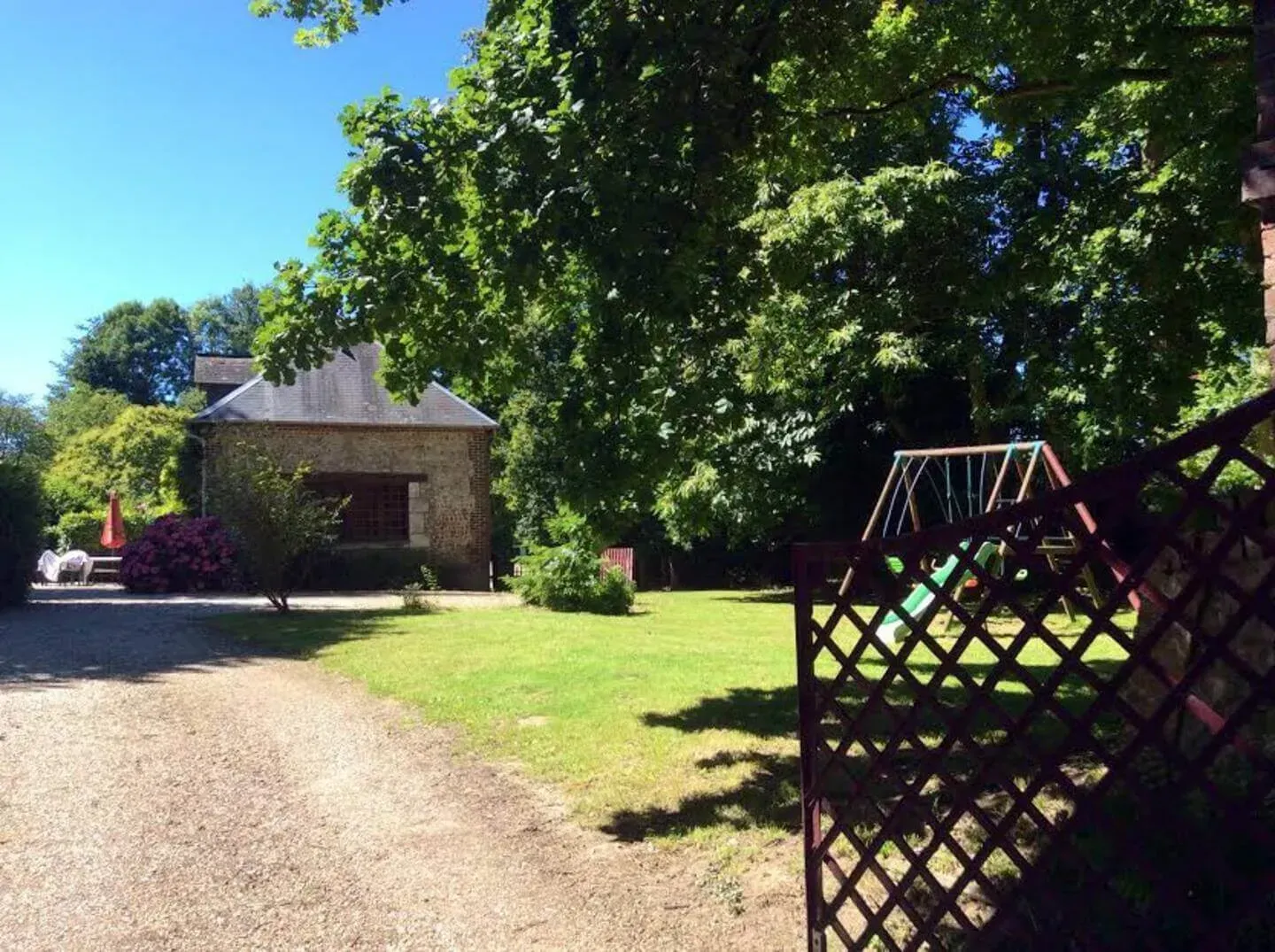 Vue extérieur du jardin du gite entre terre et mer à Etretat