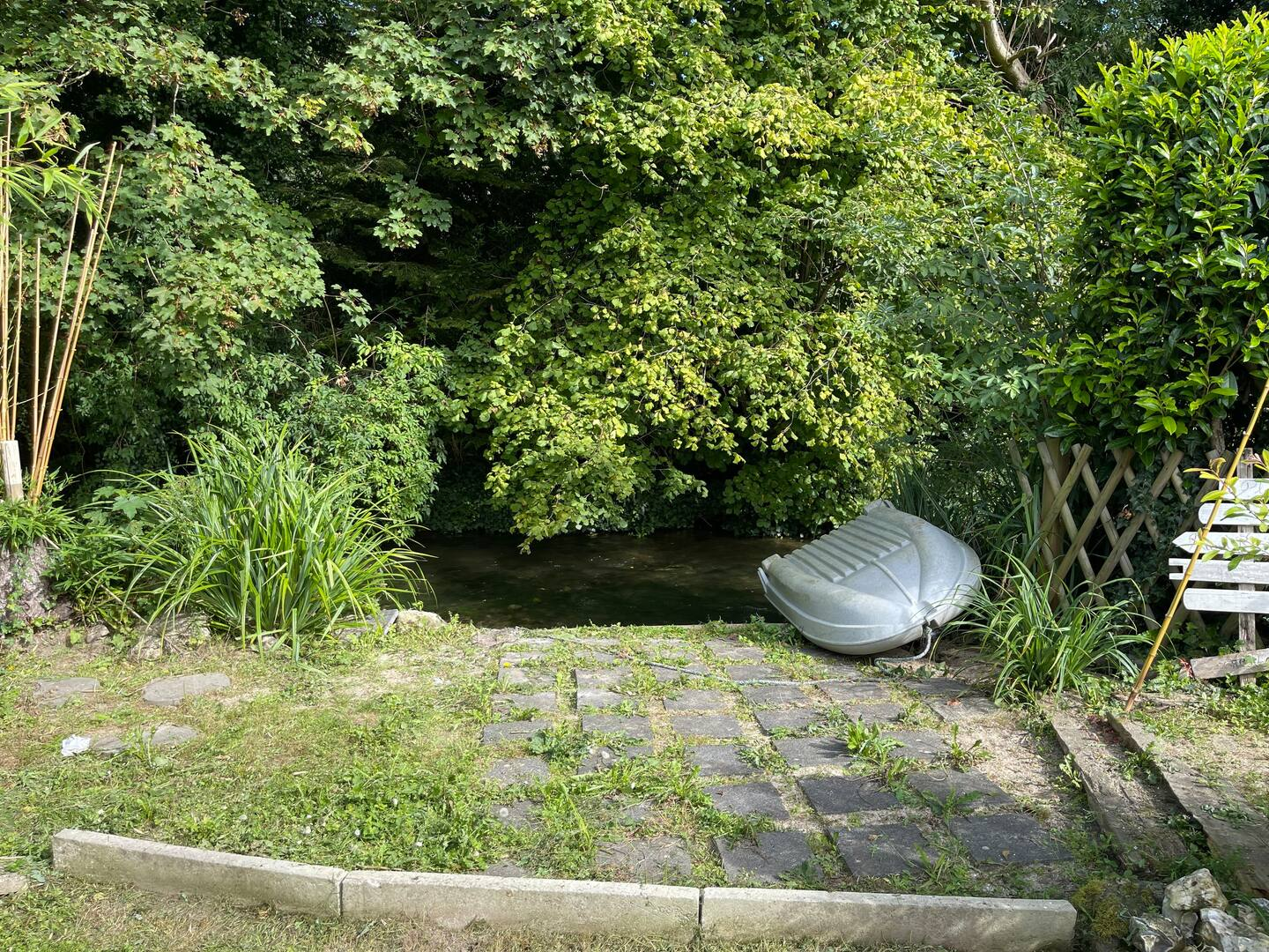 Vue sur la rivière