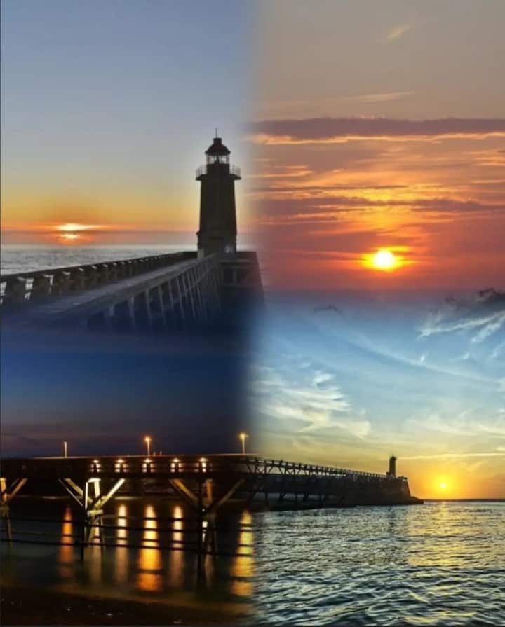 Trois vues du coucher de soleil sur une jetée de phare au-dessus d'eaux calmes, avec un ciel orangé et bleu.
