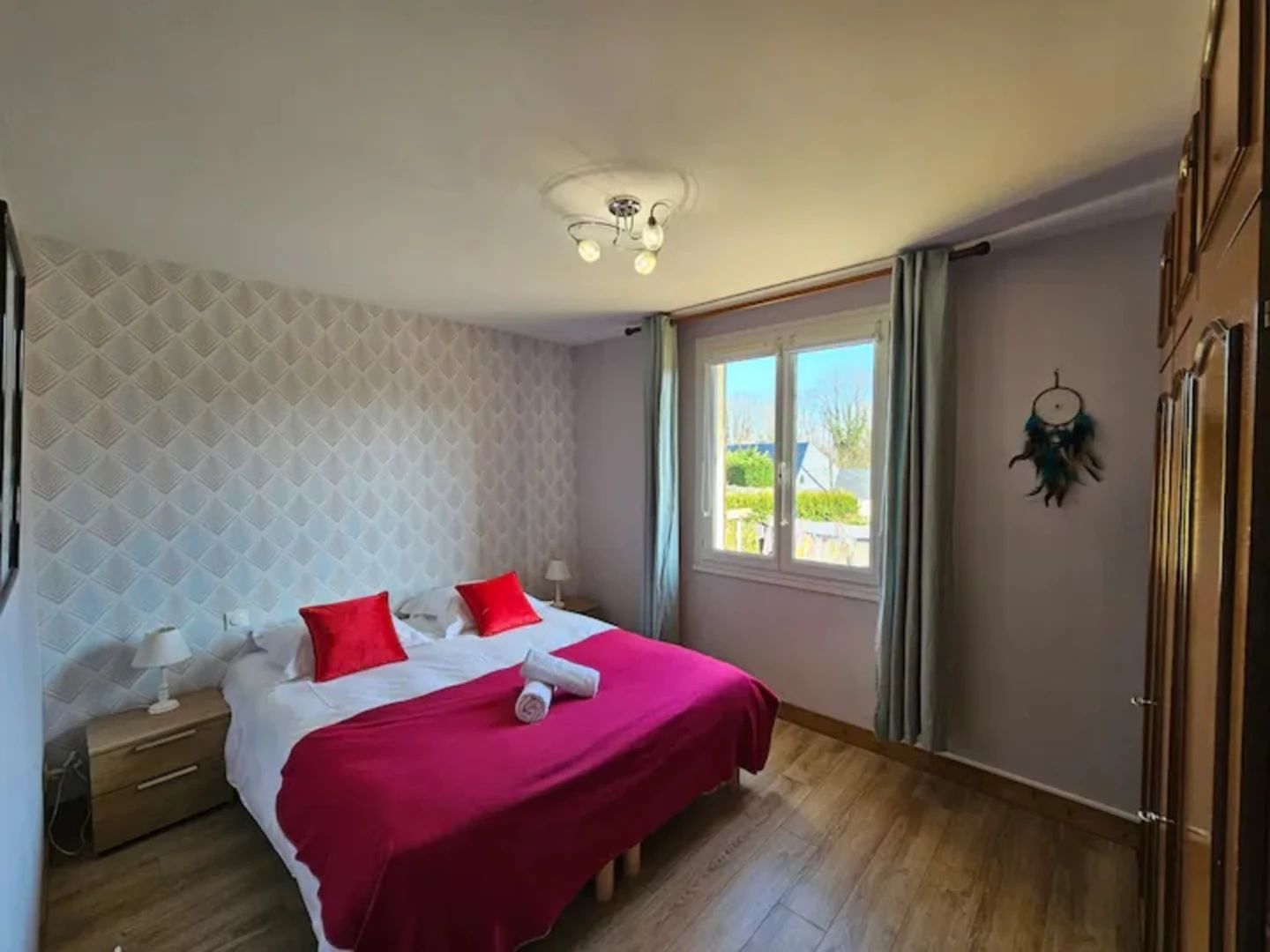 gite à beaurepaire près d'Etretat vue du salon véranda exterieur jardin